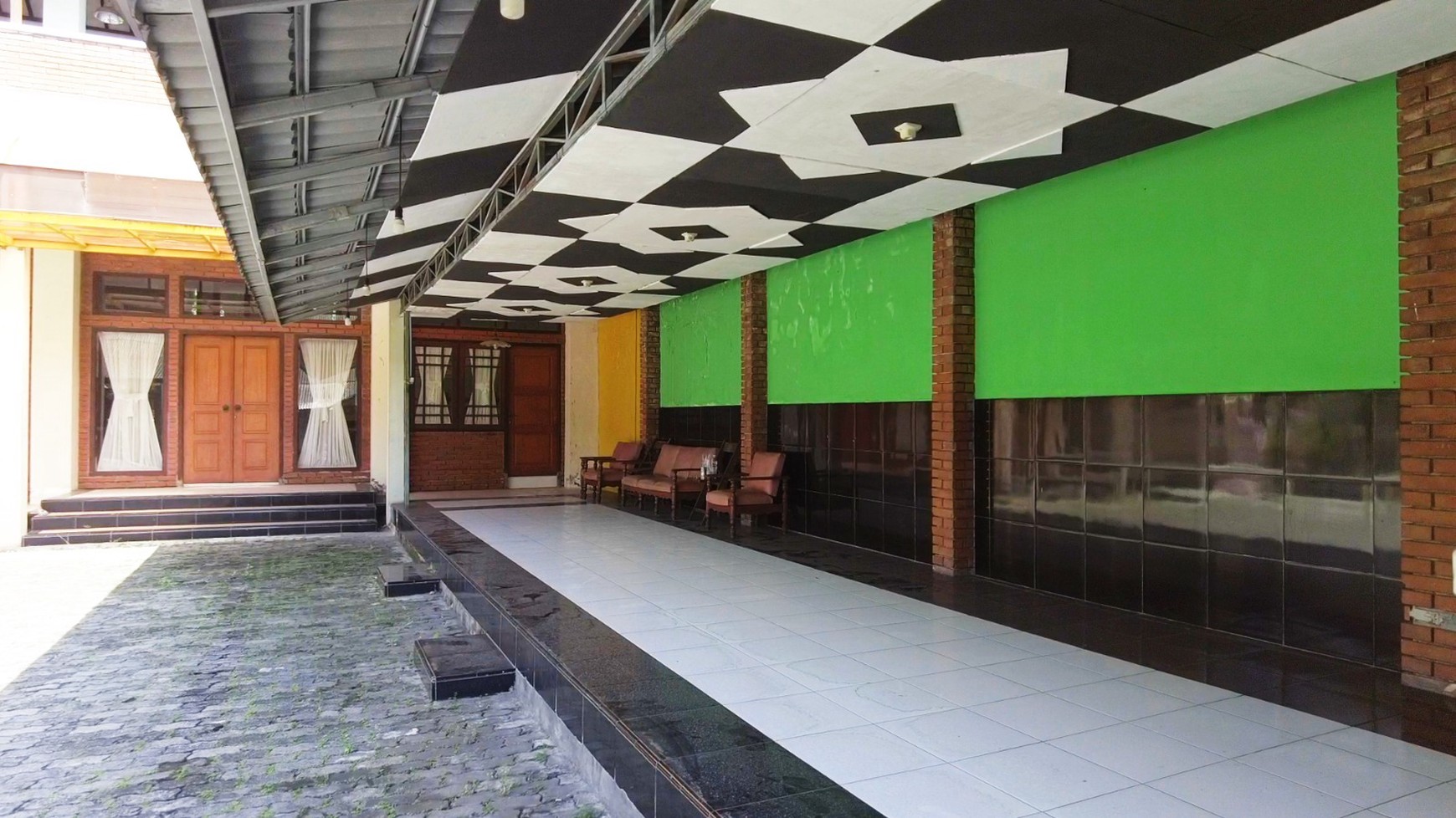 Ruang Usaha Strategis Dekat Jalan Laksda Adisucipto Caturtunggal, Depok, Sleman.