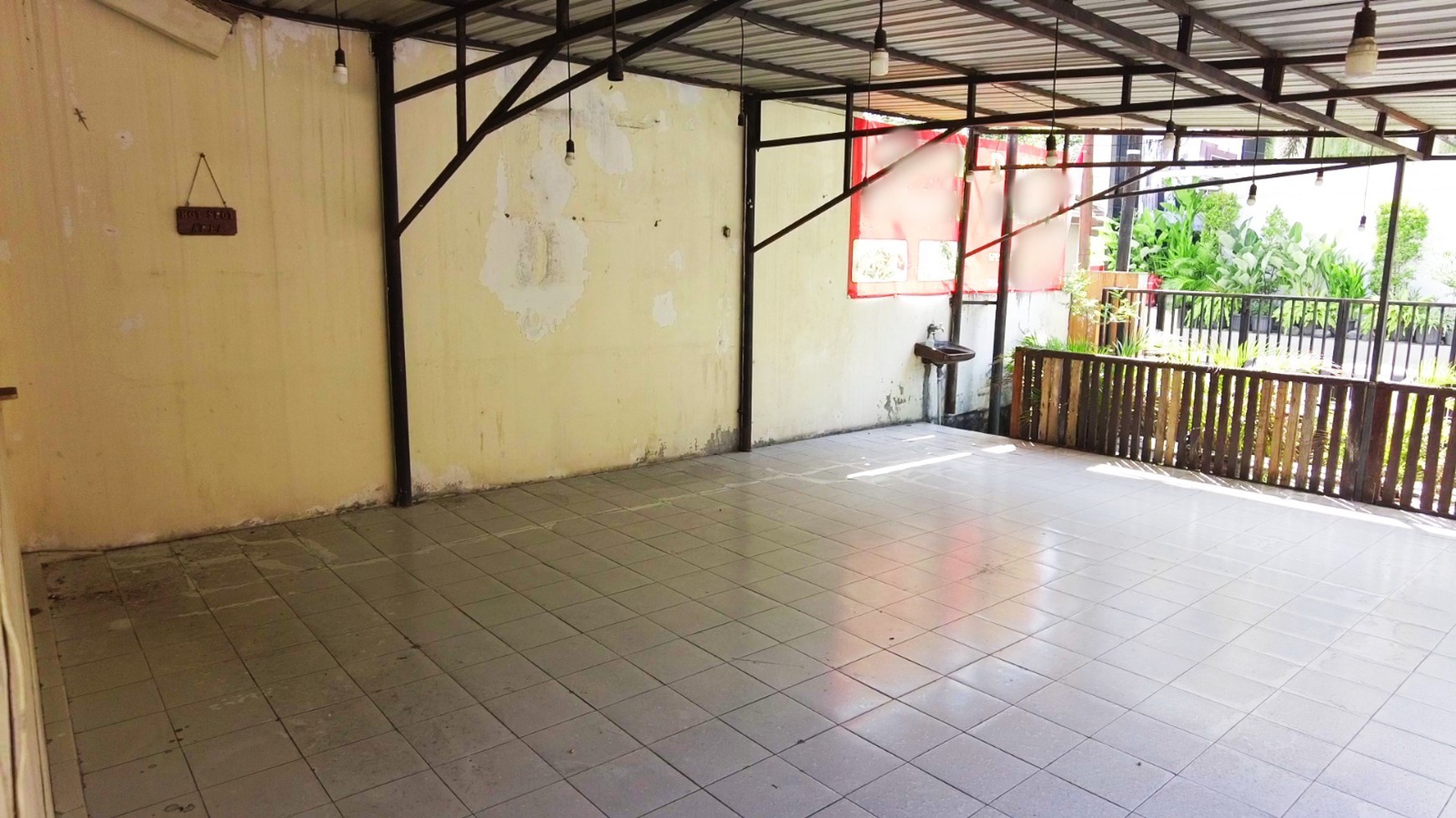 Ruang Usaha Strategis Dekat Jalan Laksda Adisucipto Caturtunggal, Depok, Sleman.