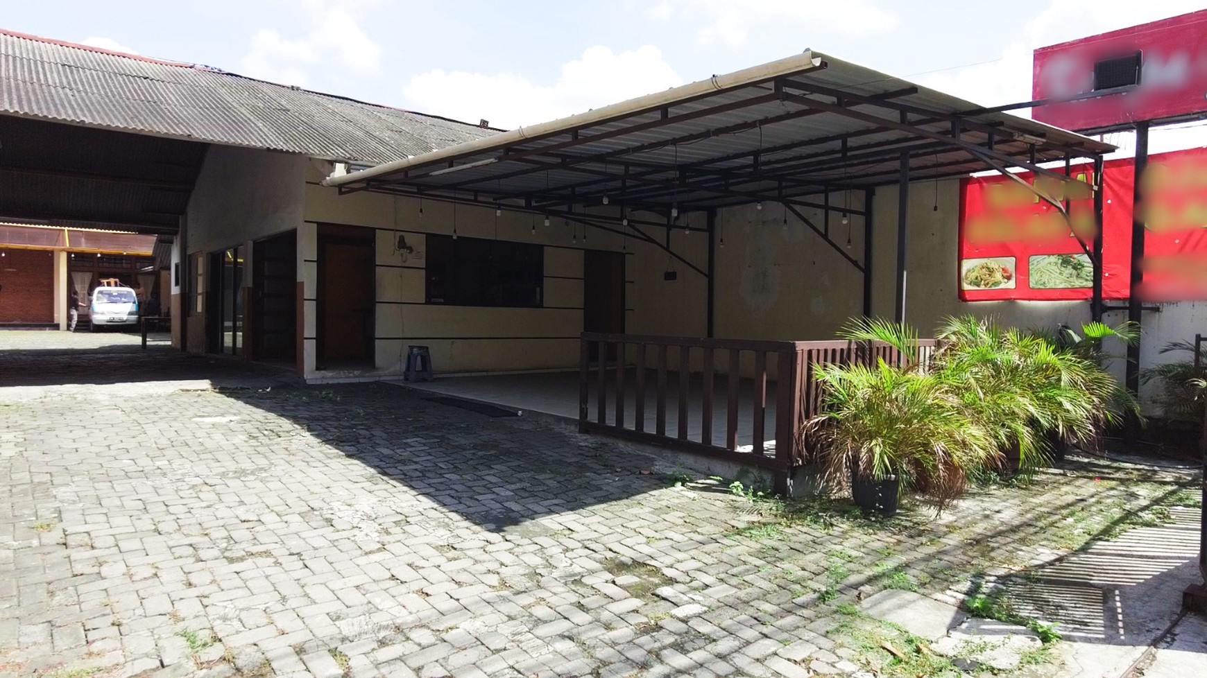 Ruang Usaha Strategis Dekat Jalan Laksda Adisucipto Caturtunggal, Depok, Sleman.