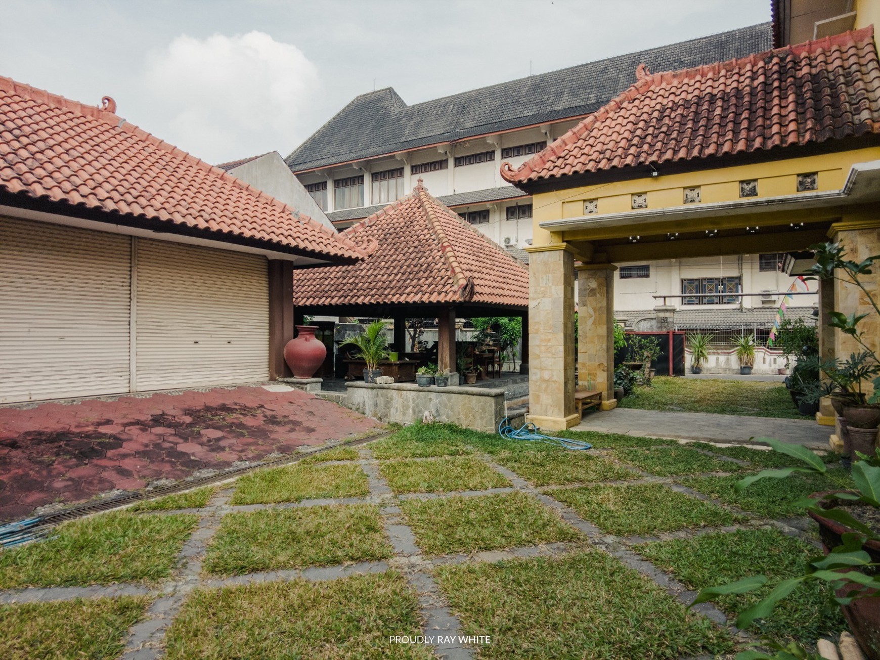Rumah Mewah 1050 Meter Persegi Diarea Babarsari Caturtunggal, Depok, Sleman.