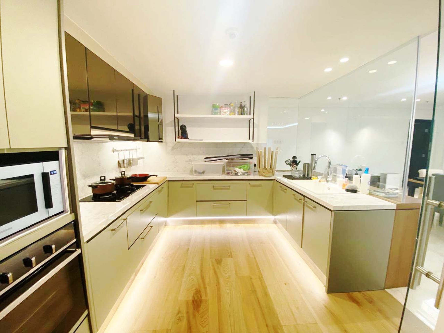 Dijual Apartemen Mewah Somerset Permata Berlian , Jakarta Selatan, 3BR, Fully Furnished