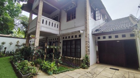Rumah Bagus, 2 Lantai, Asri dan Nyaman di Jakarta Selatan