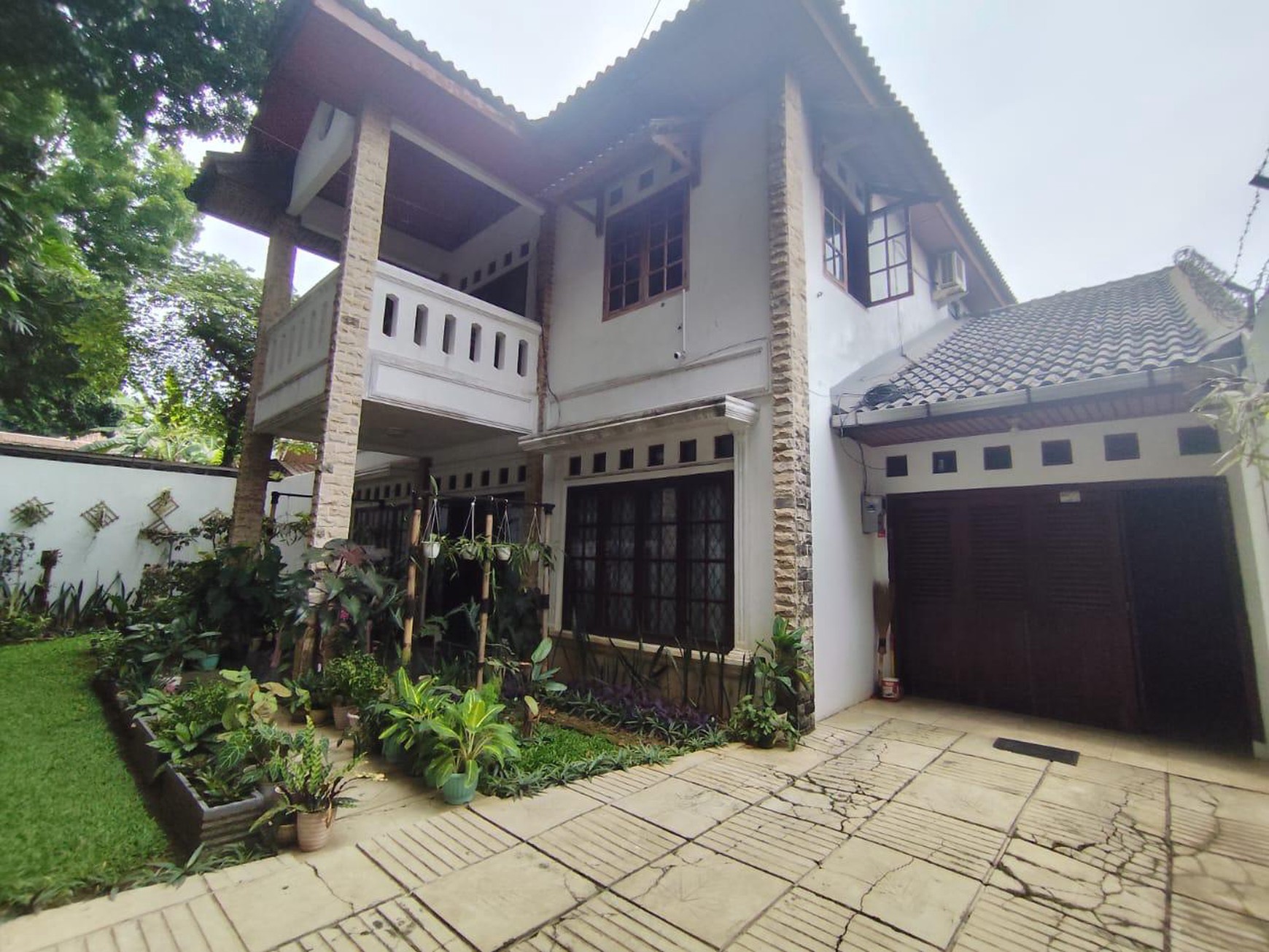 Rumah Bagus, 2 Lantai, Asri dan Nyaman di Jakarta Selatan