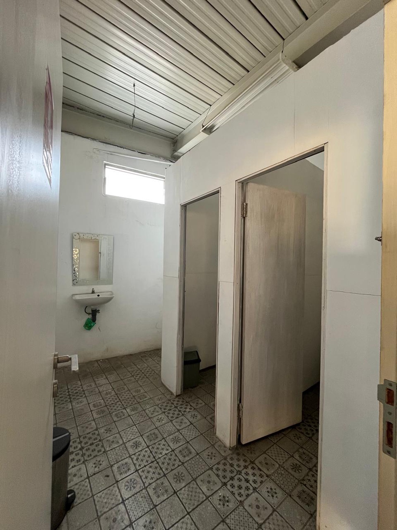 Disewakan Ruko Gandeng 7 di JL. Perintis kemerdekaan, Babakan - Cikokol Tangerang (Depan Taman Gajah Tunggal)