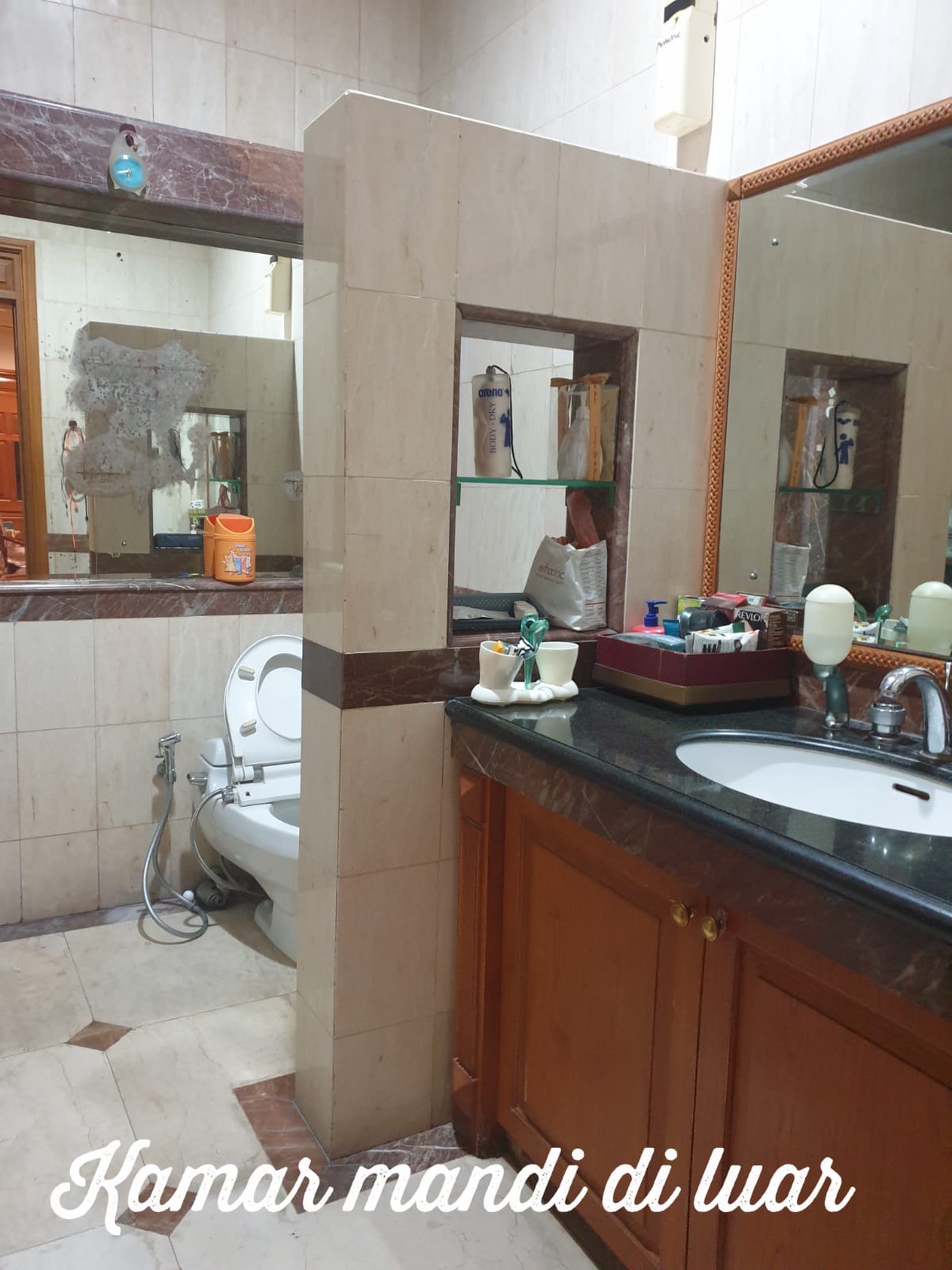 Dijual Rumah Mewah ...di Boulevard  Galaxi Bumi Permai ARAYA 1