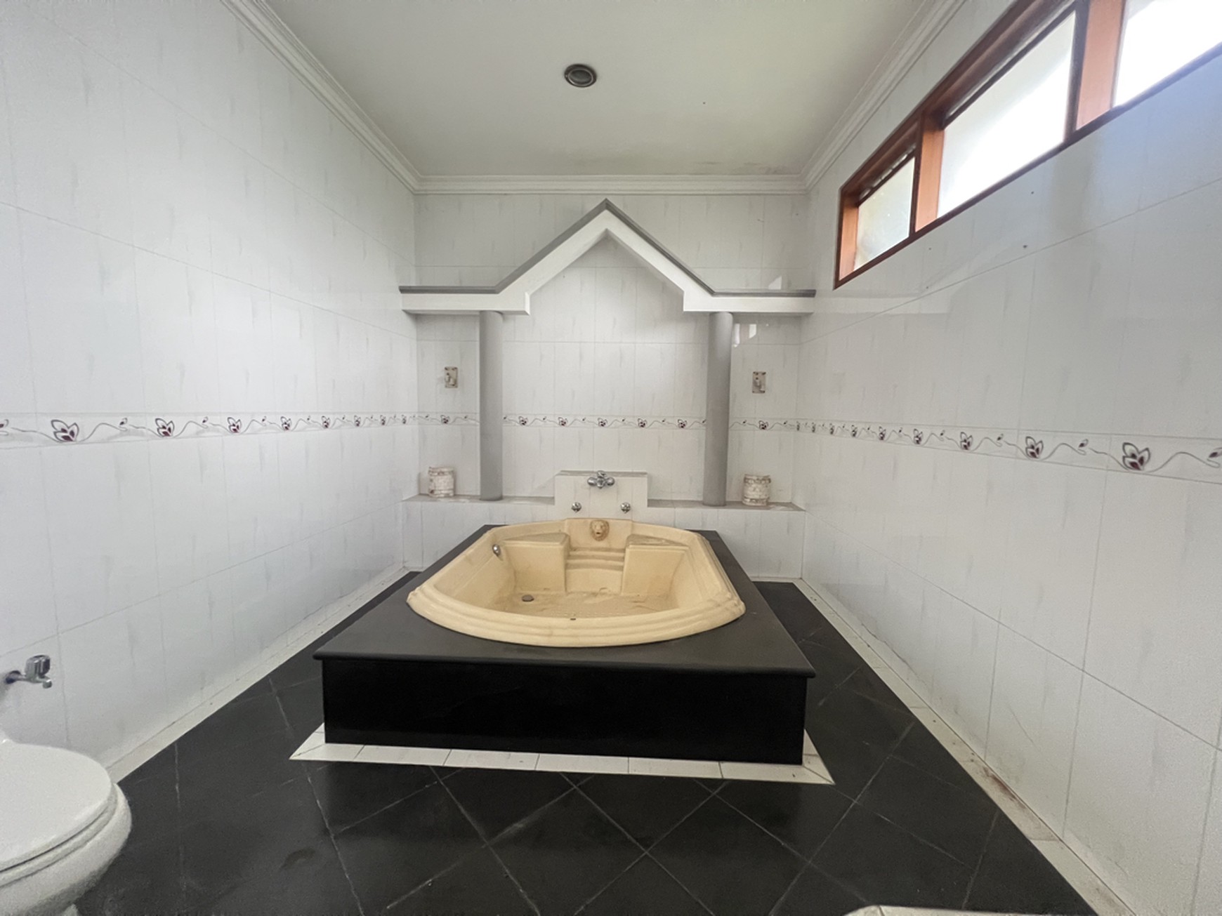 Rumah Mewah Murah Siap Pakai Mainroad Supratman Kota Bandung