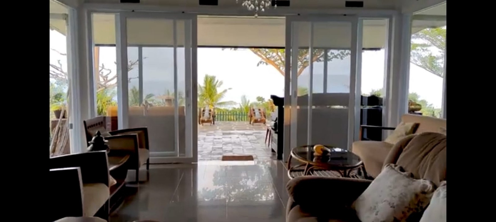 VILA DENGAN VIEW PANTAI