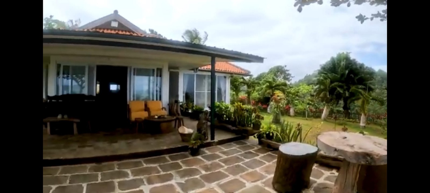 VILA DENGAN VIEW PANTAI