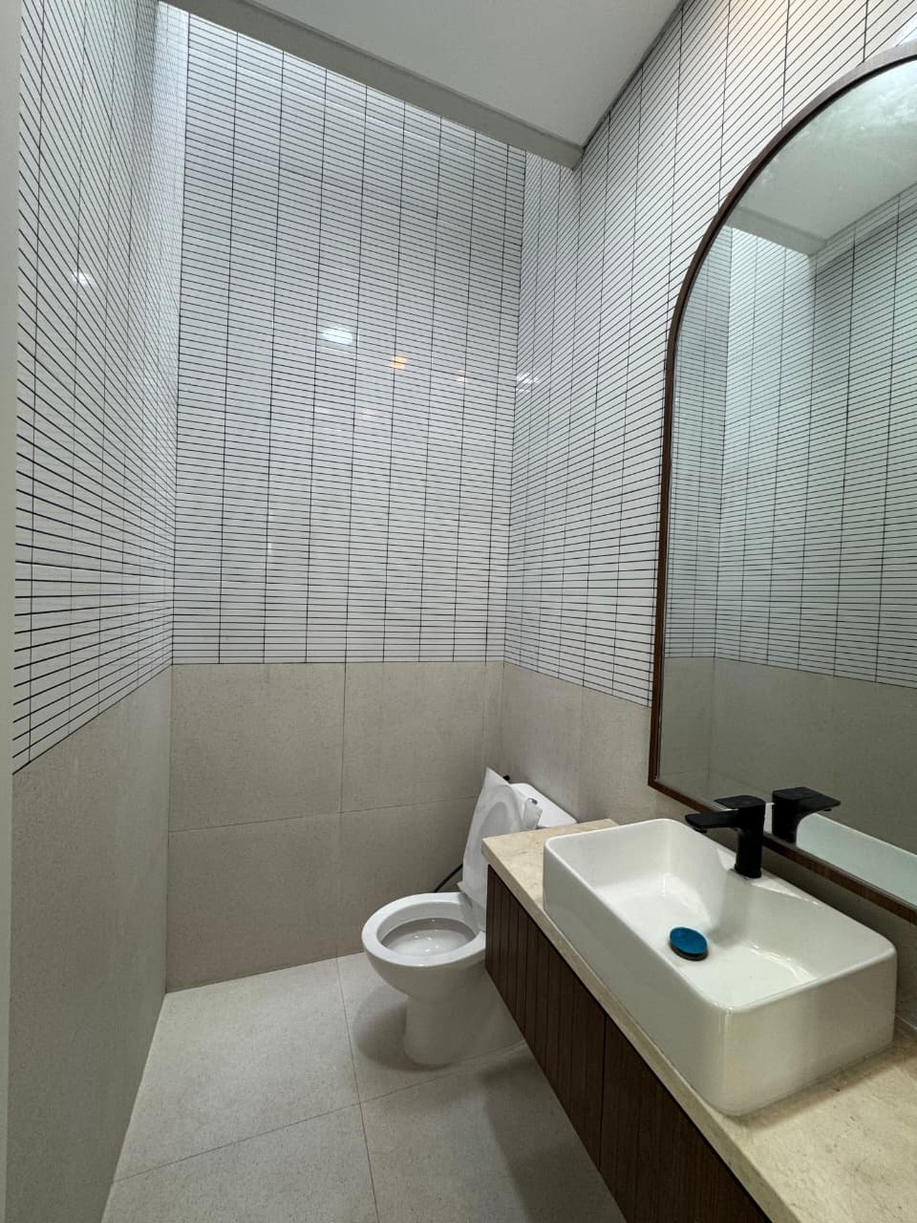 Rumah Bersih Cantik 3 Lantai di BSD HOOK dekat dengan Tol Serpong-Bintaro KT 3+1 KM 2+1