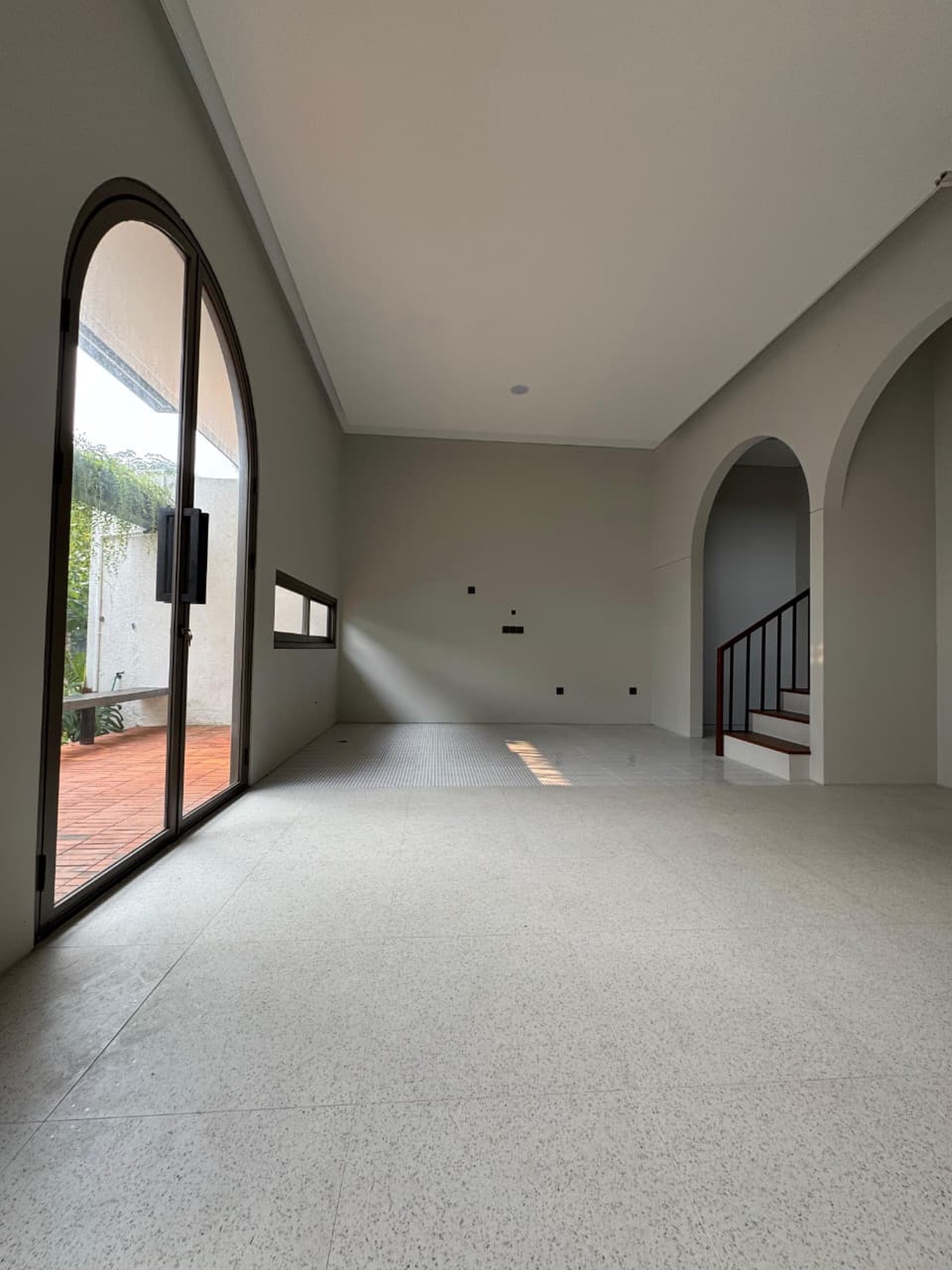 Rumah Bersih Cantik 3 Lantai di BSD HOOK dekat dengan Tol Serpong-Bintaro KT 3+1 KM 2+1
