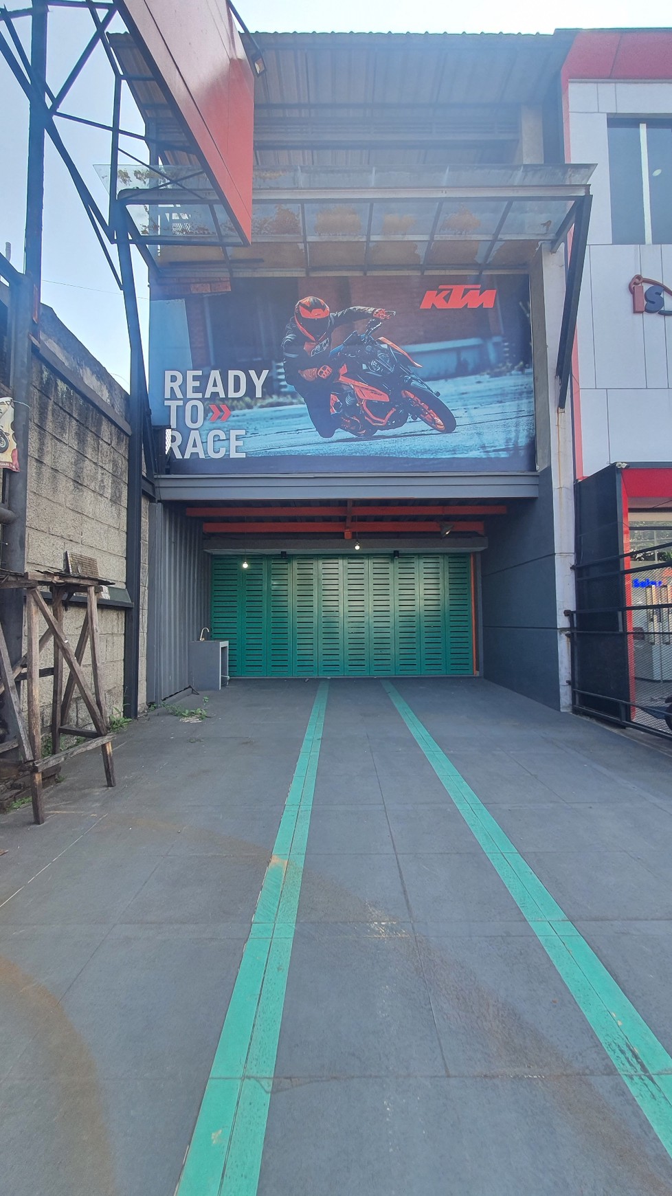 Ruko 3,5 Lantai di Jalan Raya Kiara Condong