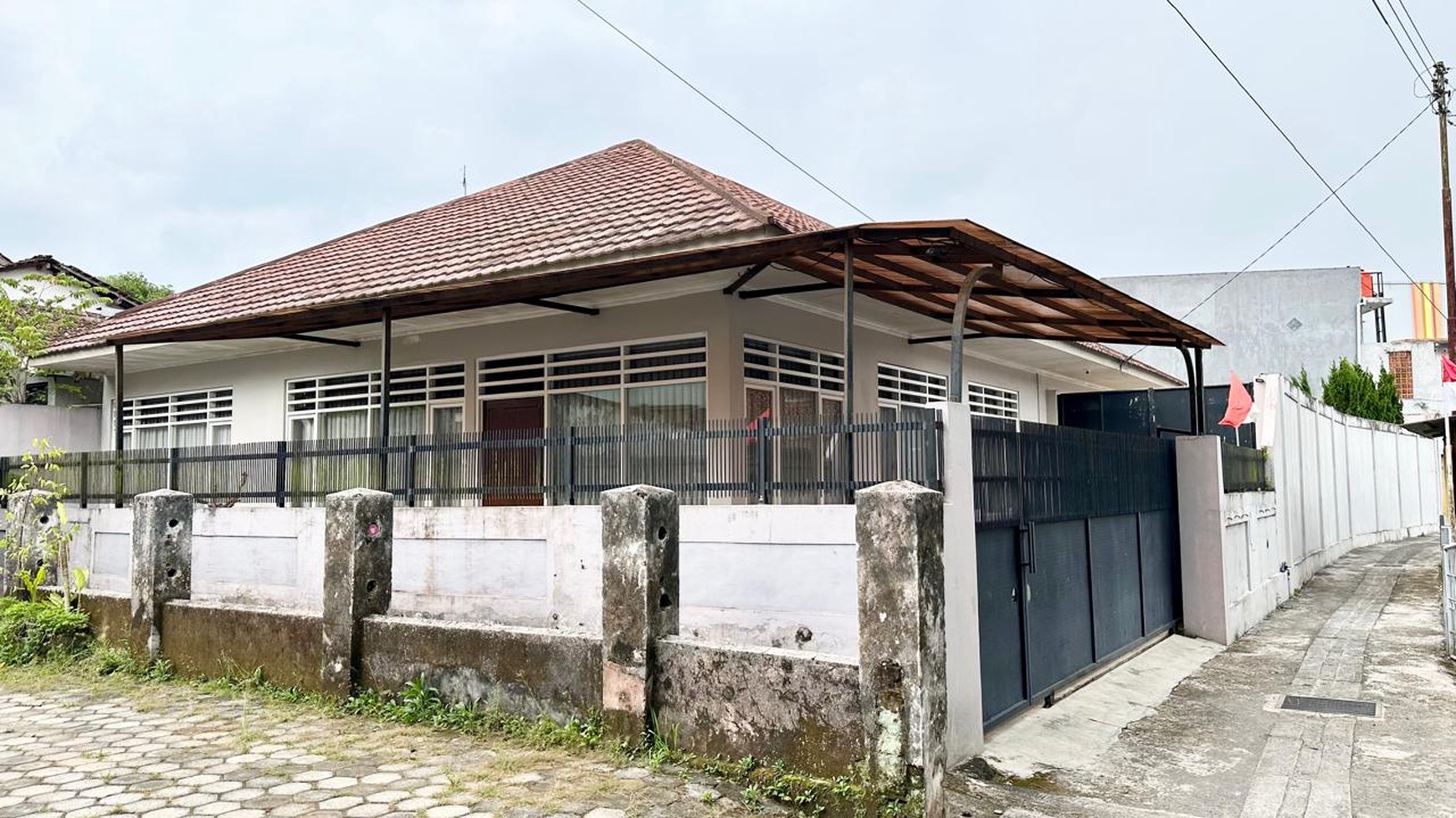 Rumah Bergaya Minimalis Modern Lokasi Tengah Kota Temanggung, Jawa Tengah