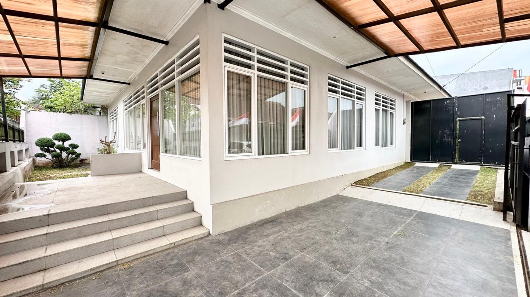 Rumah Bergaya Minimalis Modern Lokasi Tengah Kota Temanggung, Jawa Tengah