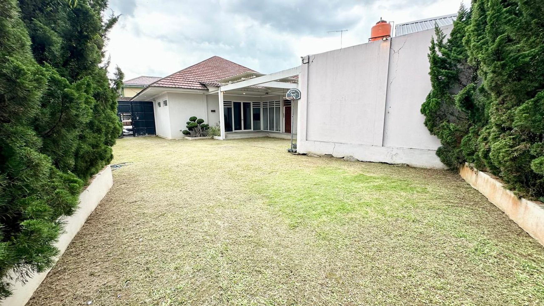 Rumah Bergaya Minimalis Modern Lokasi Tengah Kota Temanggung, Jawa Tengah