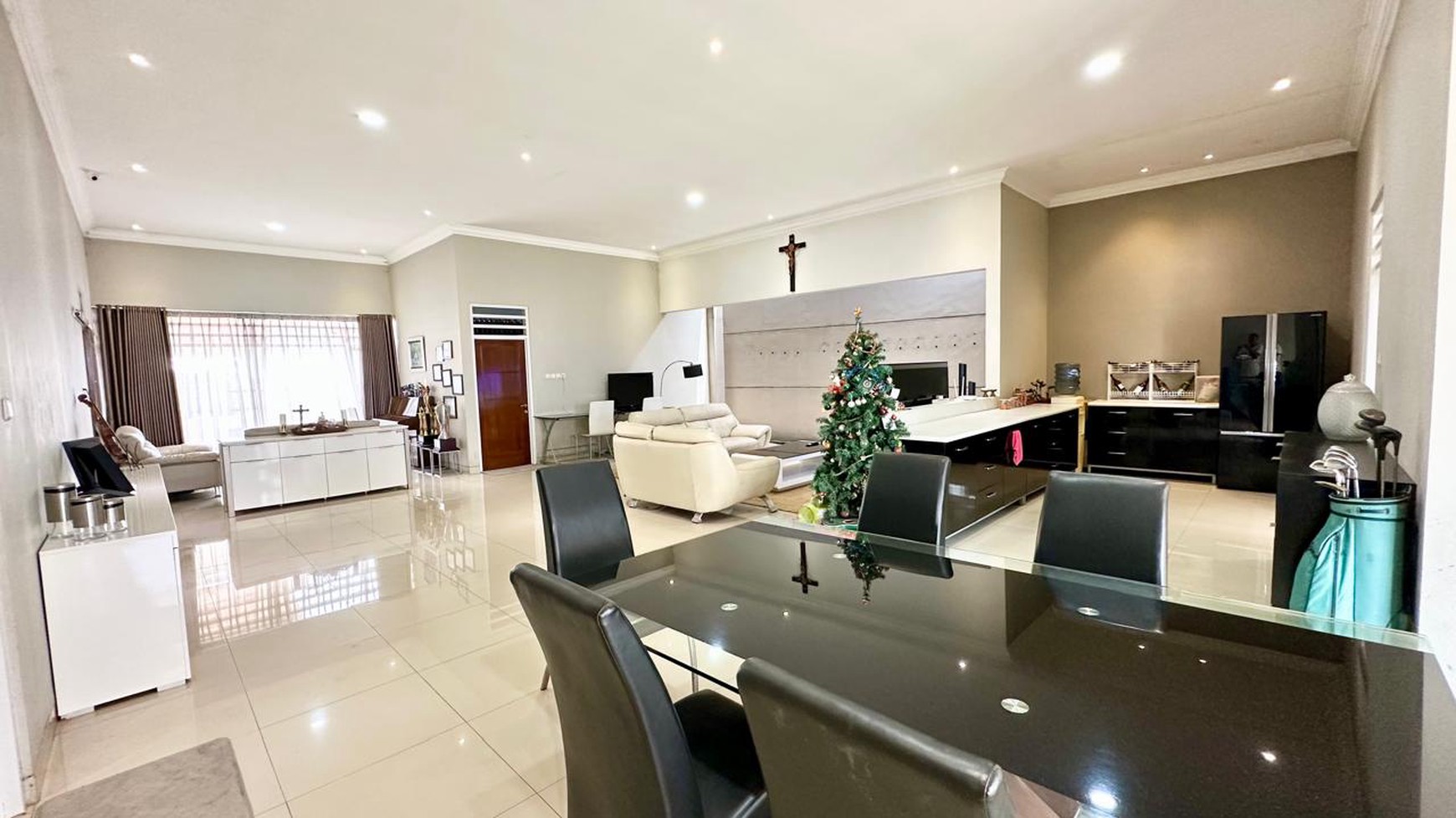 Rumah Bergaya Minimalis Modern Lokasi Tengah Kota Temanggung, Jawa Tengah