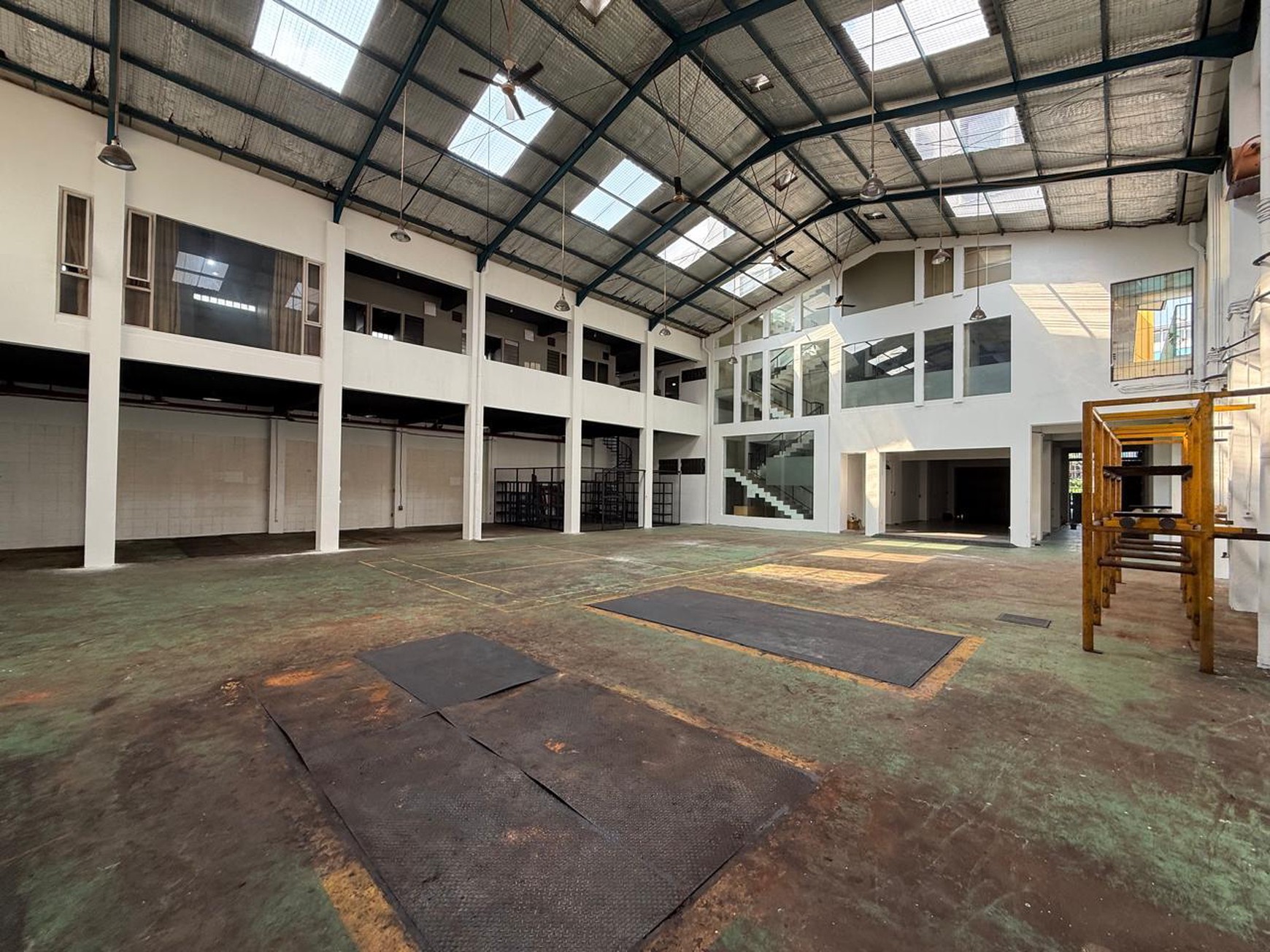 For rent Lahan dan bangunan dekat pintu tol pondok pinang