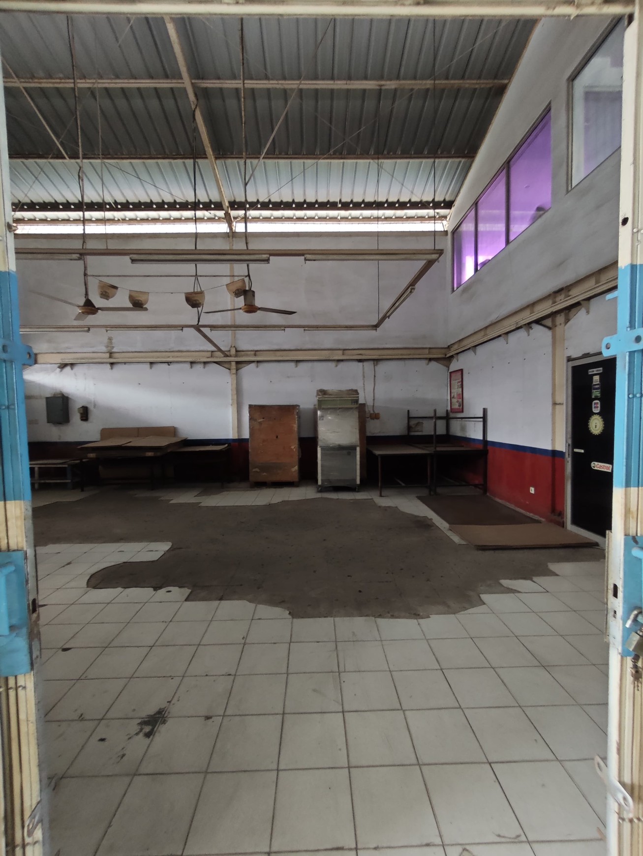 Gudang Siap Pakai Di Jl KH Hasyim Ashari Cipondoh Kota Tangerang
