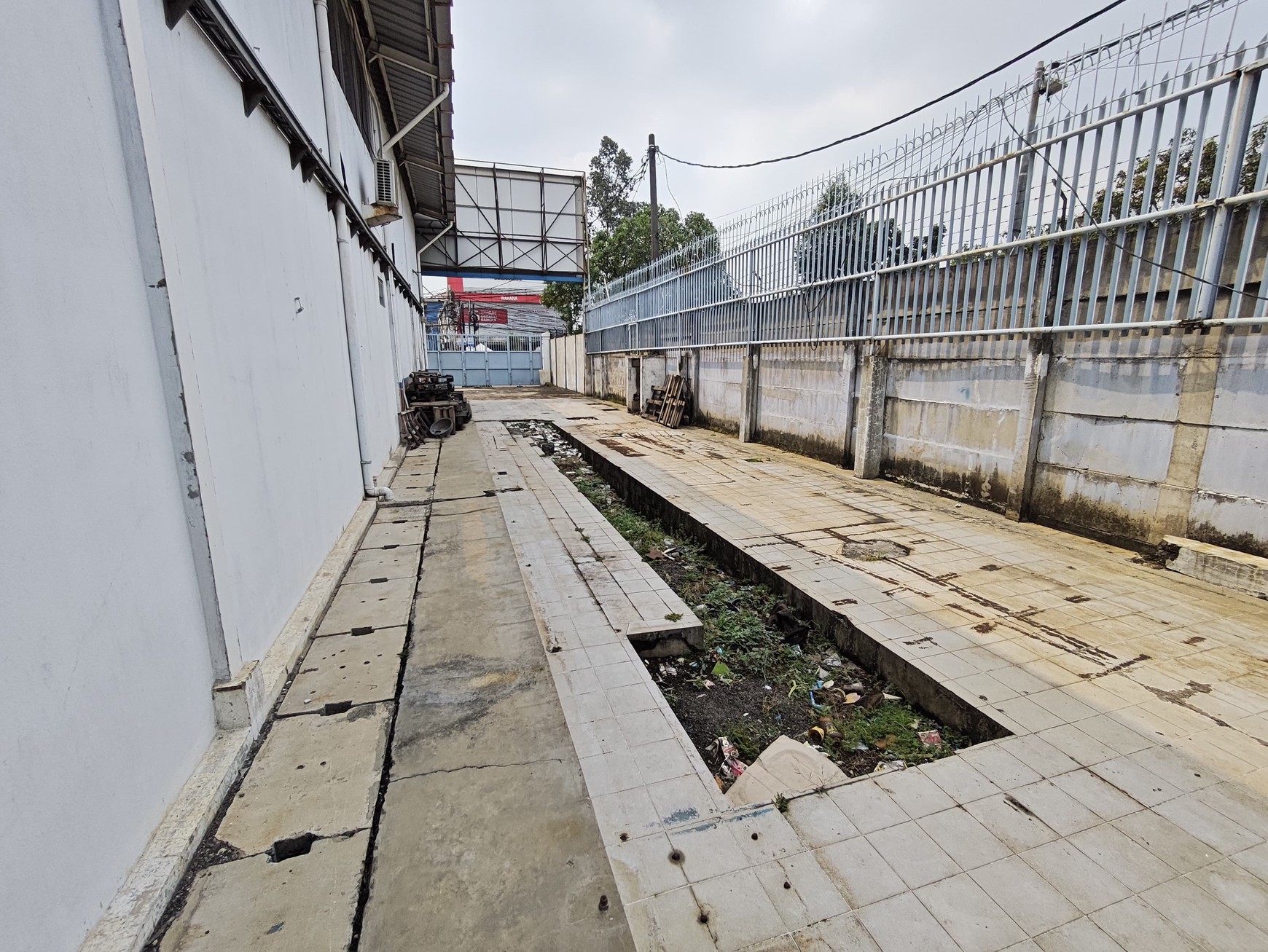 Gudang Siap Pakai Di Jl KH Hasyim Ashari Cipondoh Kota Tangerang