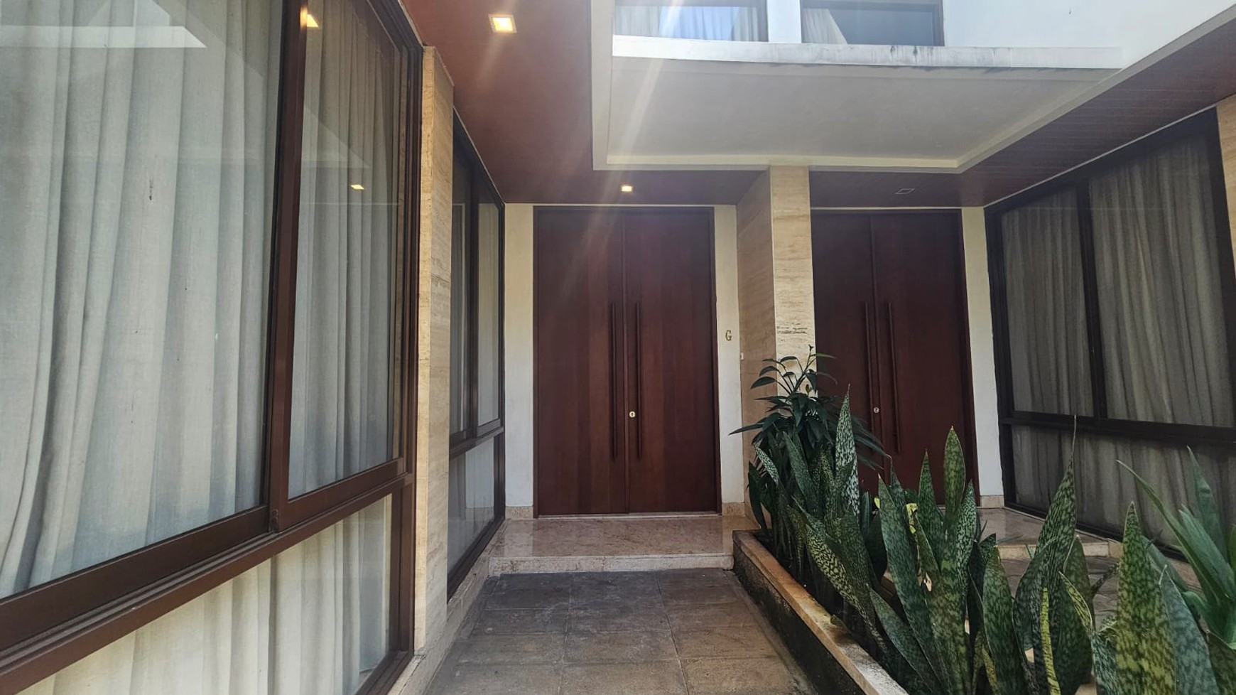 Ampera kemang rumah 3 lantai dekat tb simatupang fasum swimpool