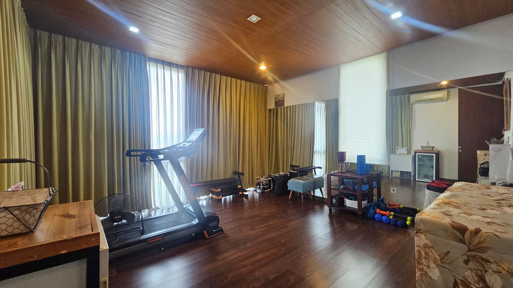 Ampera kemang rumah 3 lantai dekat tb simatupang fasum swimpool