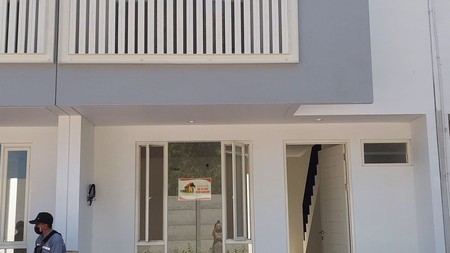 Murah 1 Milyar-an Dijual Rumah Dian Istana Residence Oasia - wiyung Surabaya  - New Modern Spesial 3 Kamar Tidur  Dekat Graha Famili, Royal Residence, Pakuwon Mall
