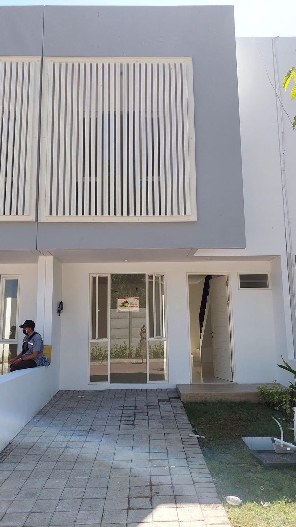 Murah 1 Milyar-an Dijual Rumah Dian Istana Residence Oasia - wiyung Surabaya  - New Modern Spesial 3 Kamar Tidur  Dekat Graha Famili, Royal Residence, Pakuwon Mall