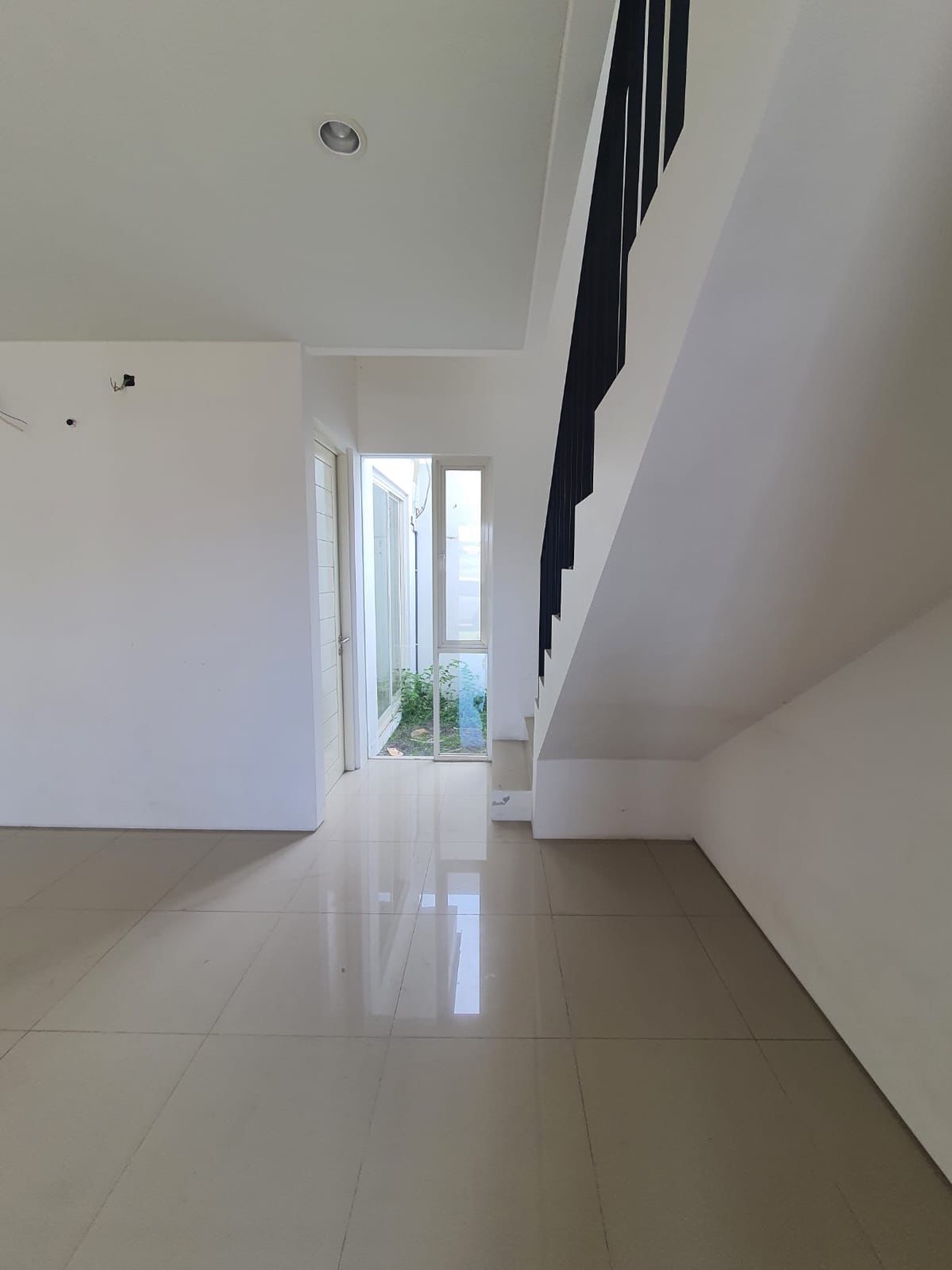Murah 1 Milyar-an Dijual Rumah Dian Istana Residence Oasia - wiyung Surabaya  - New Modern Spesial 3 Kamar Tidur  Dekat Graha Famili, Royal Residence, Pakuwon Mall