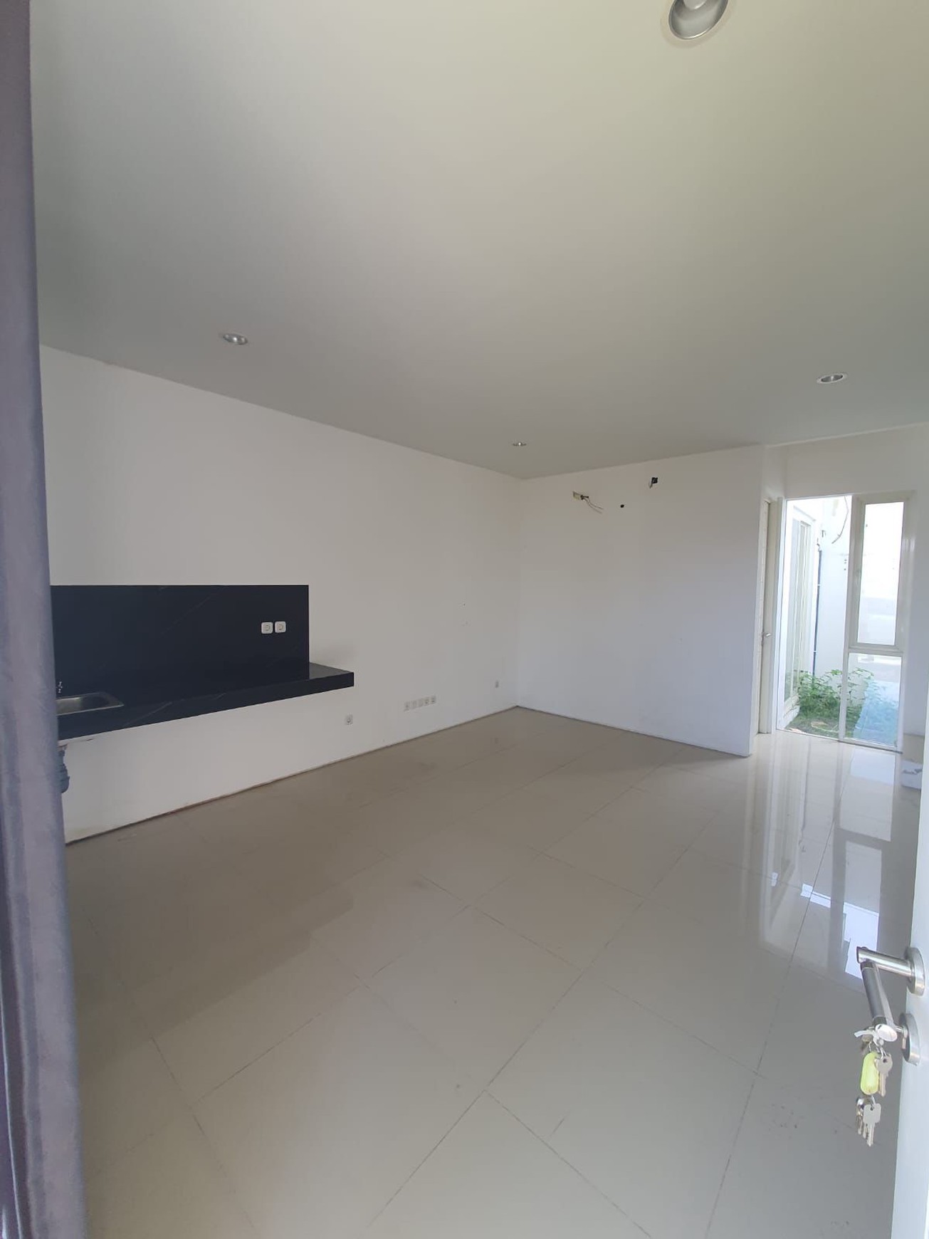 Murah 1 Milyar-an Dijual Rumah Dian Istana Residence Oasia - wiyung Surabaya  - New Modern Spesial 3 Kamar Tidur  Dekat Graha Famili, Royal Residence, Pakuwon Mall