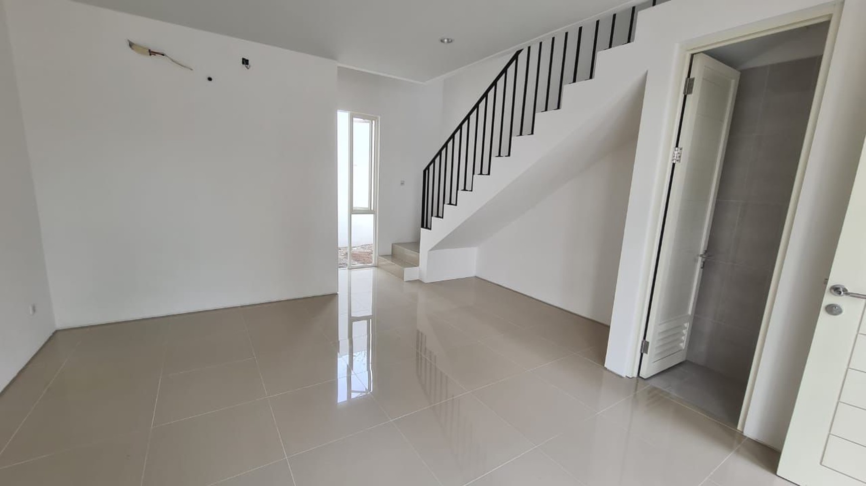 Murah 1 Milyar-an Dijual Rumah Dian Istana Residence Oasia - wiyung Surabaya  - New Modern Spesial 3 Kamar Tidur  Dekat Graha Famili, Royal Residence, Pakuwon Mall