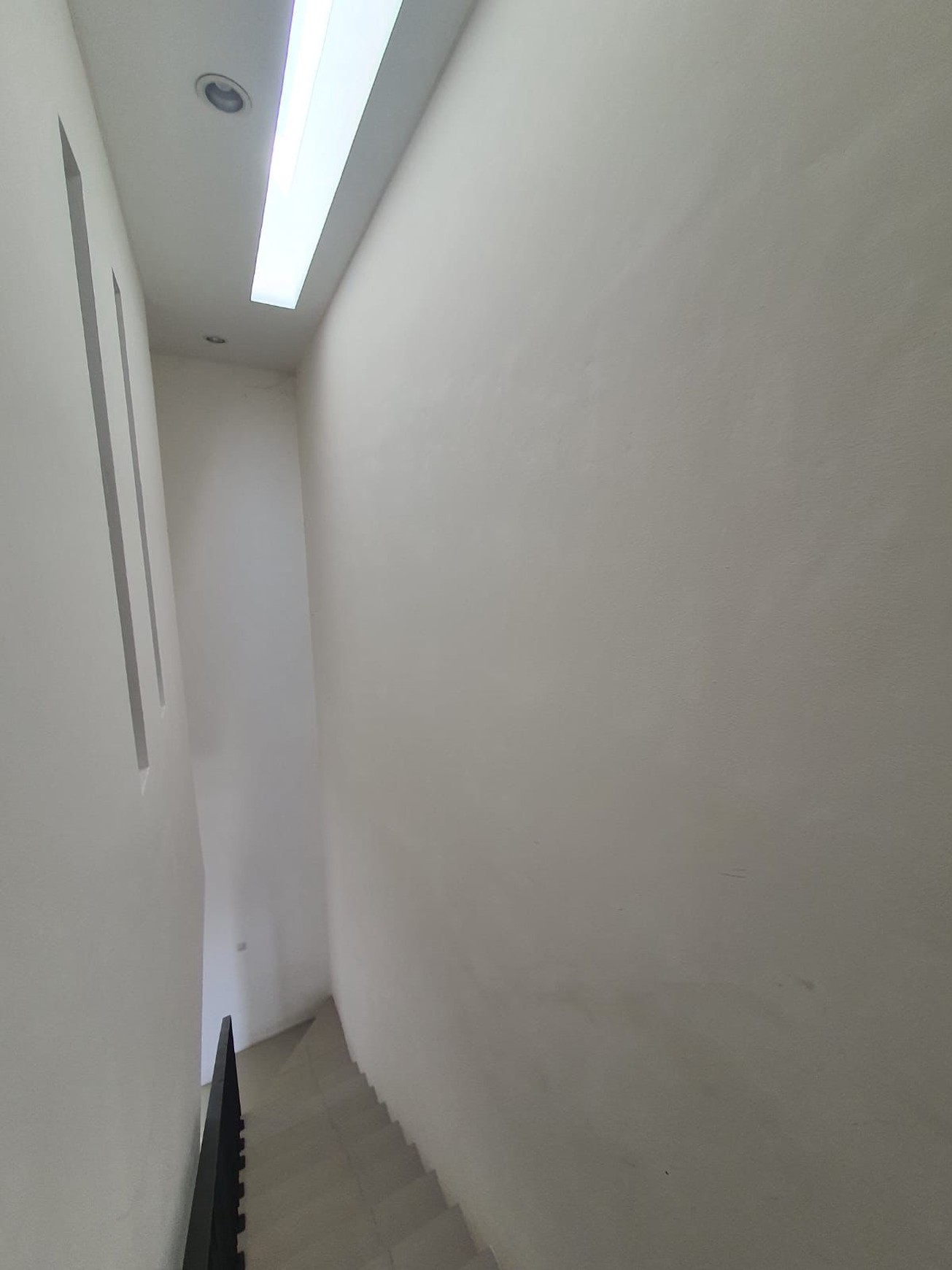 Murah 1 Milyar-an Dijual Rumah Dian Istana Residence Oasia - wiyung Surabaya  - New Modern Spesial 3 Kamar Tidur  Dekat Graha Famili, Royal Residence, Pakuwon Mall