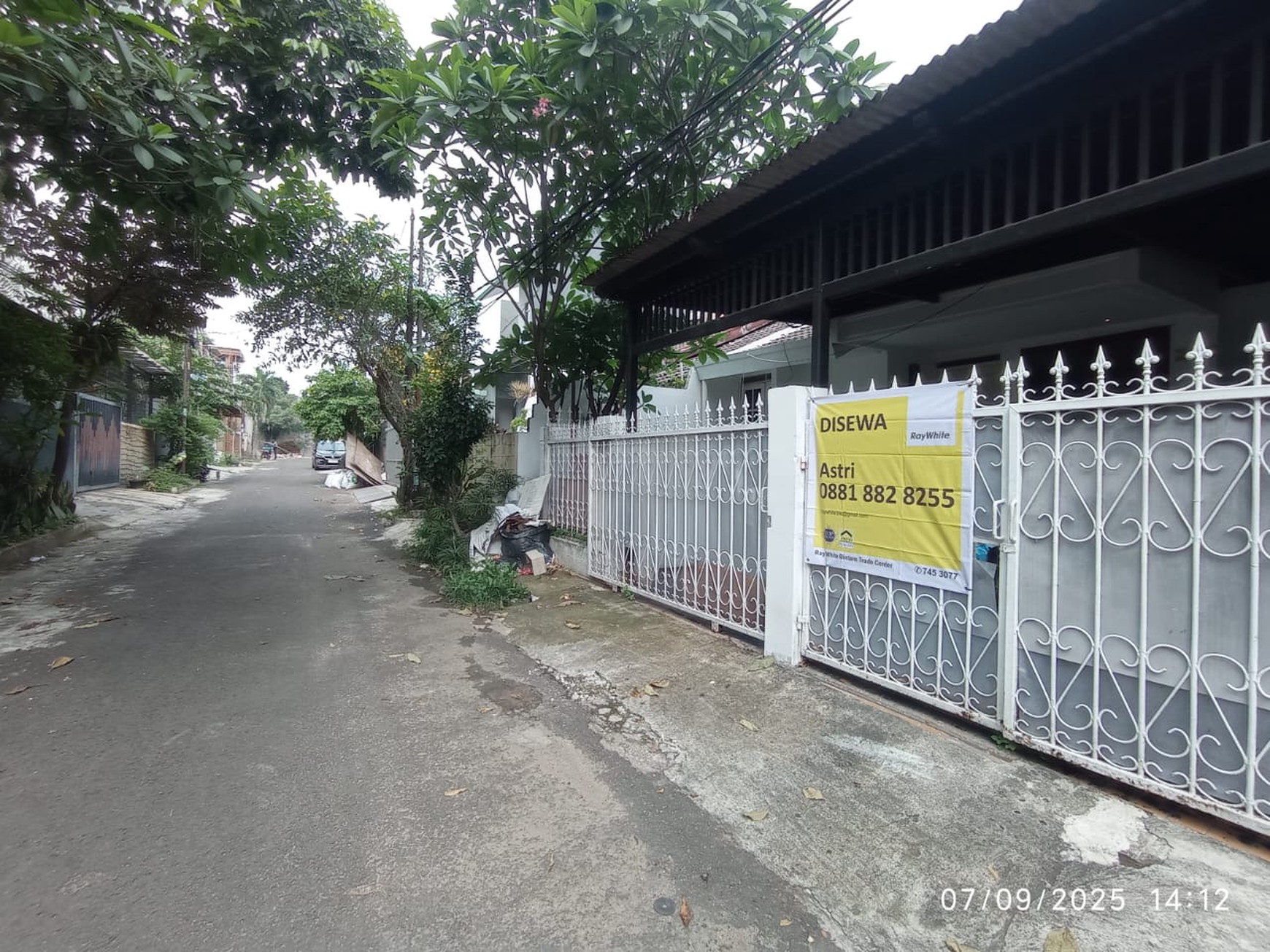 Di Sewa Rumah 2 Lantai Nyaman dan Asri di Sektor 2 Bintaro Jaya