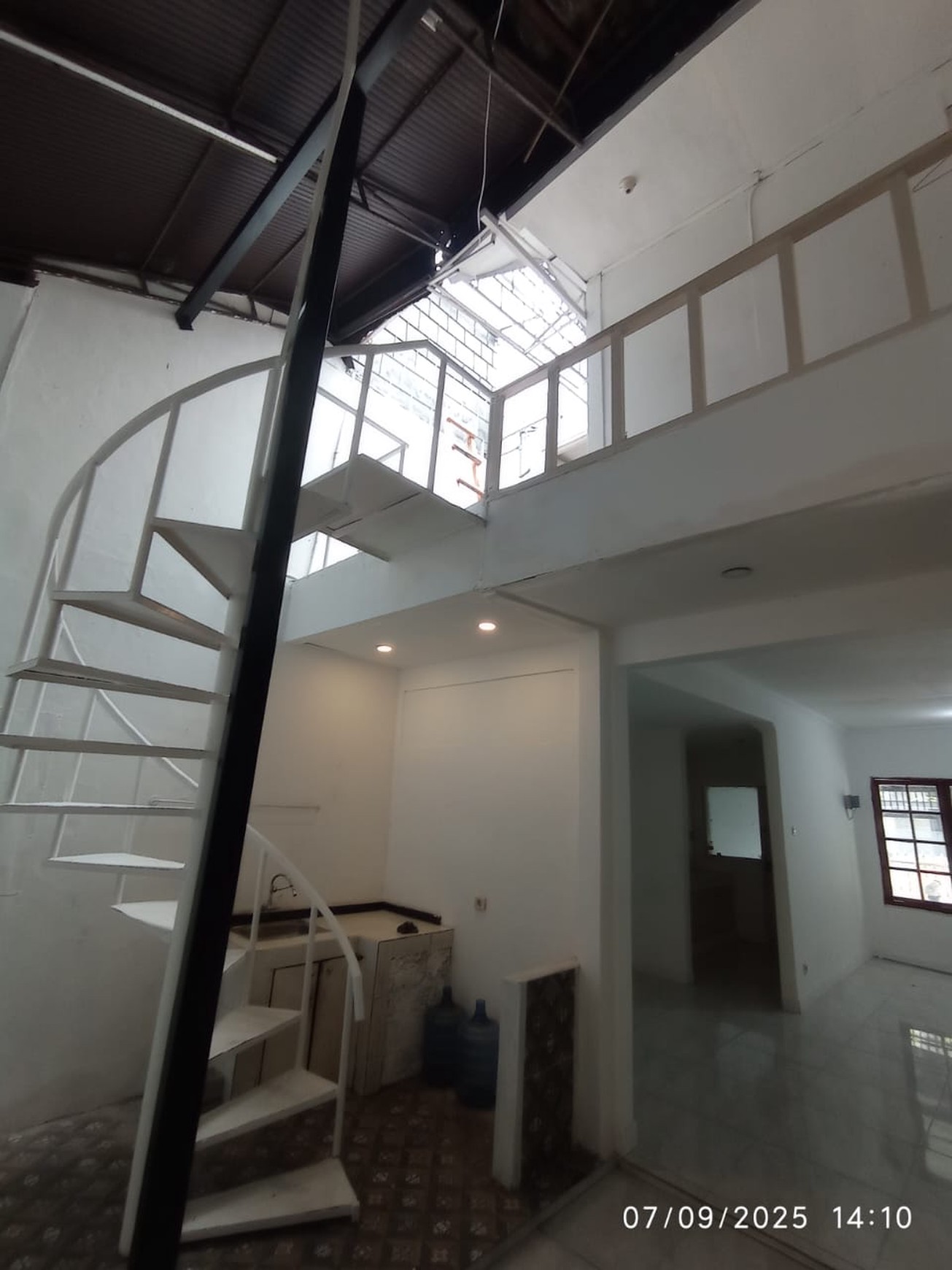 Di Sewa Rumah 2 Lantai Nyaman dan Asri di Sektor 2 Bintaro Jaya
