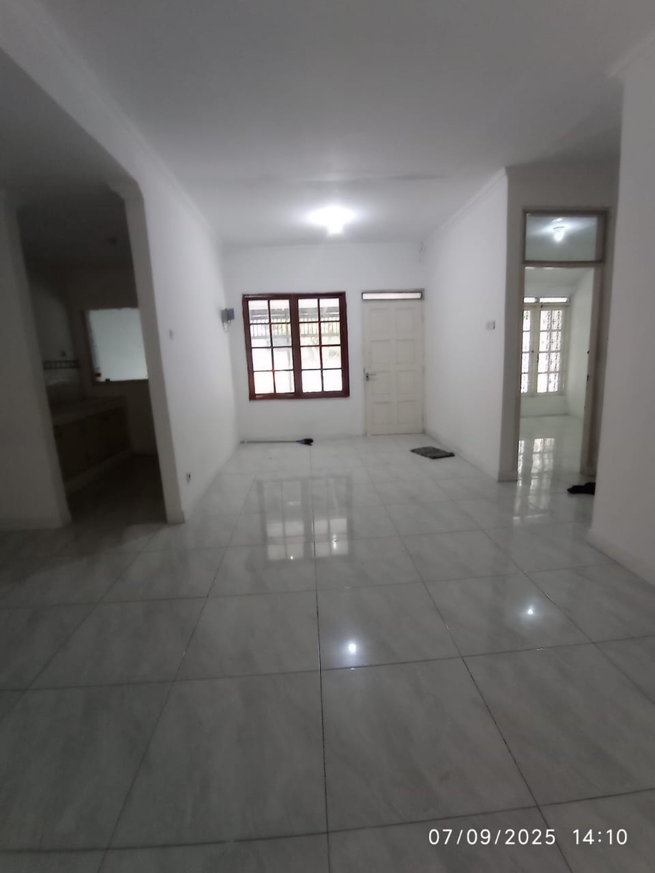 Di Sewa Rumah 2 Lantai Nyaman dan Asri di Sektor 2 Bintaro Jaya
