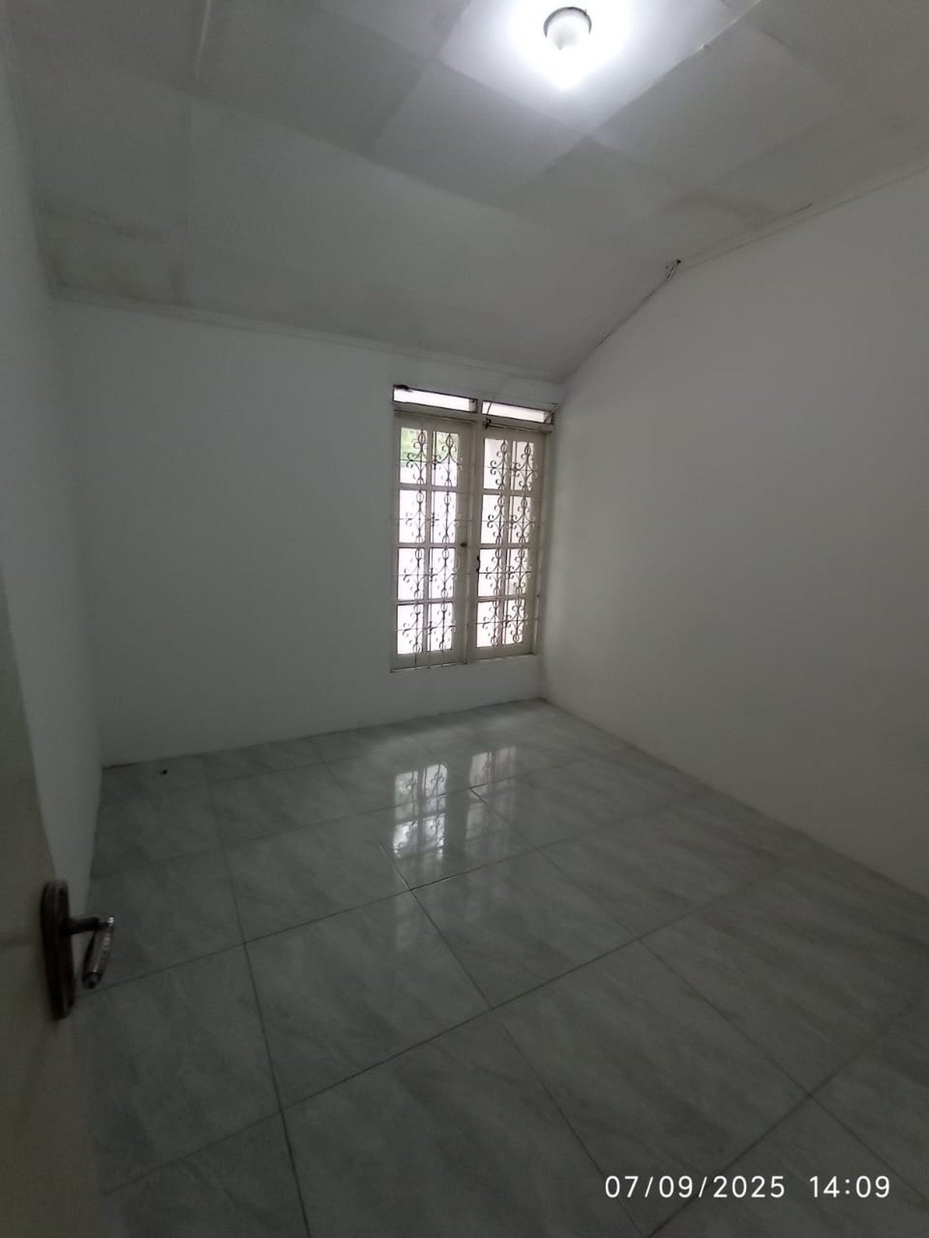 Di Sewa Rumah 2 Lantai Nyaman dan Asri di Sektor 2 Bintaro Jaya