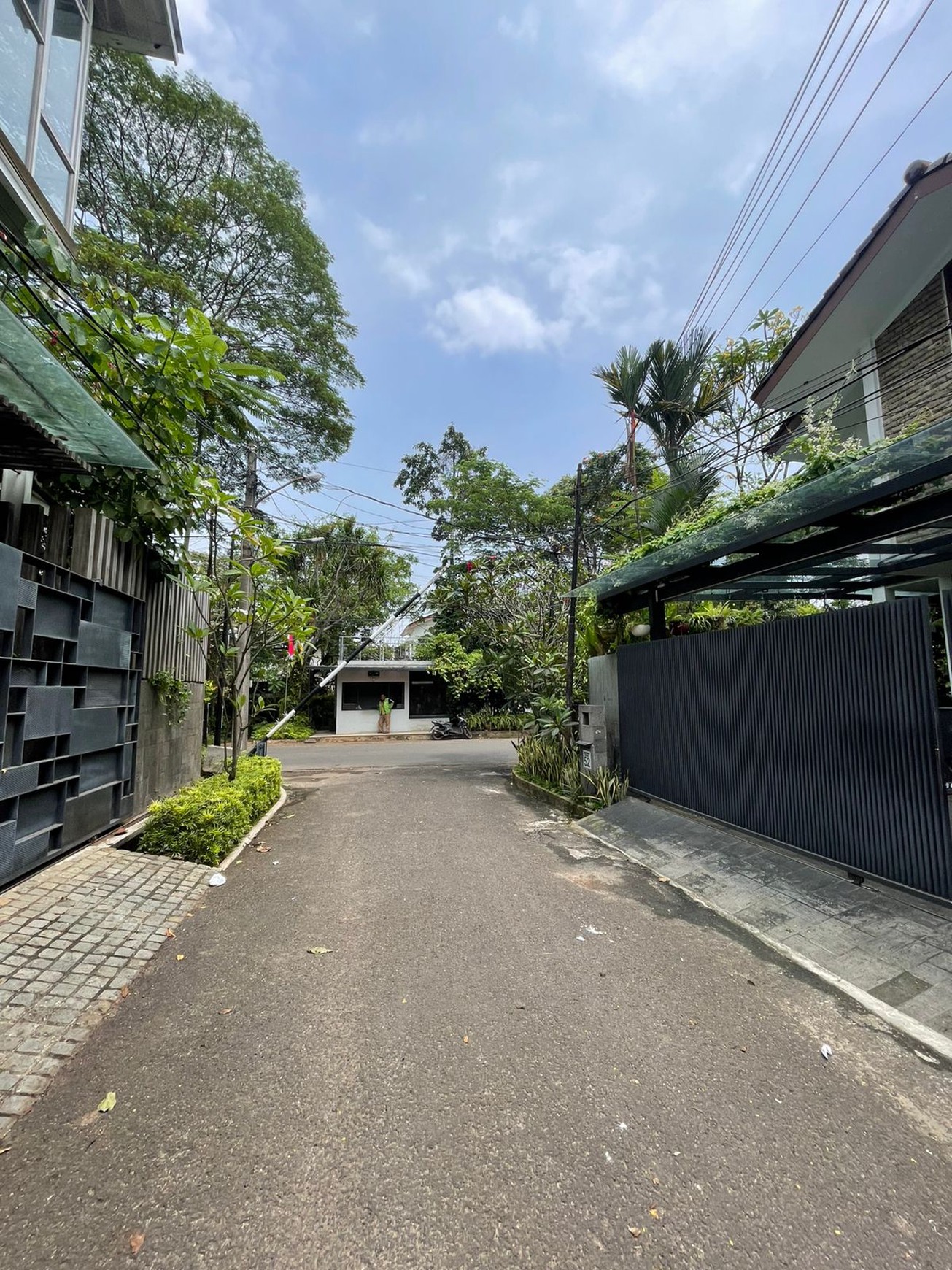Di Sewa Rumah 2 Lantai Nyaman dan Asri di Sektor 2 Bintaro Jaya