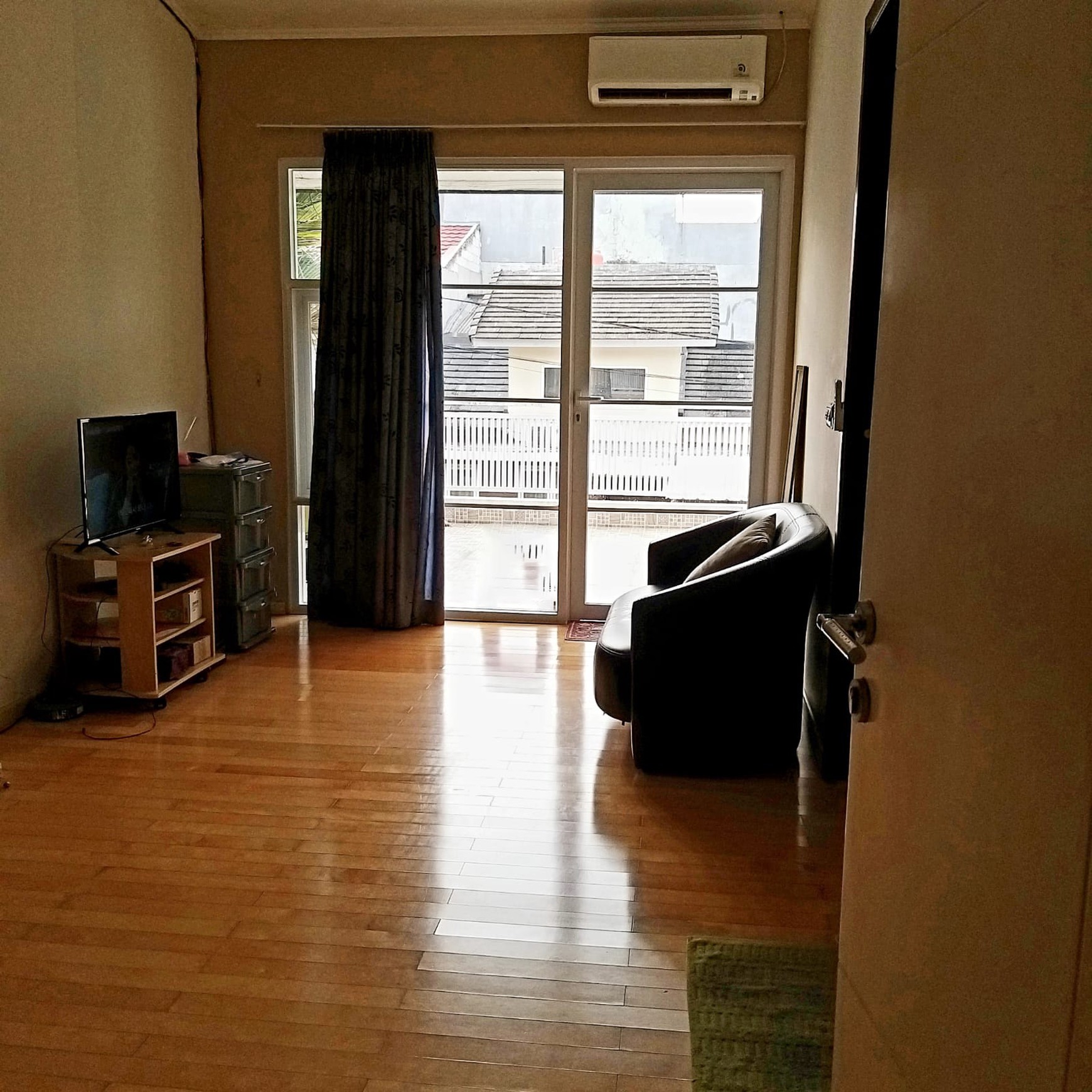 Rumah 2 lantai di Bintaro Jaya Siap Huni Surat SHM dengan KT 3+1 dan 2+1