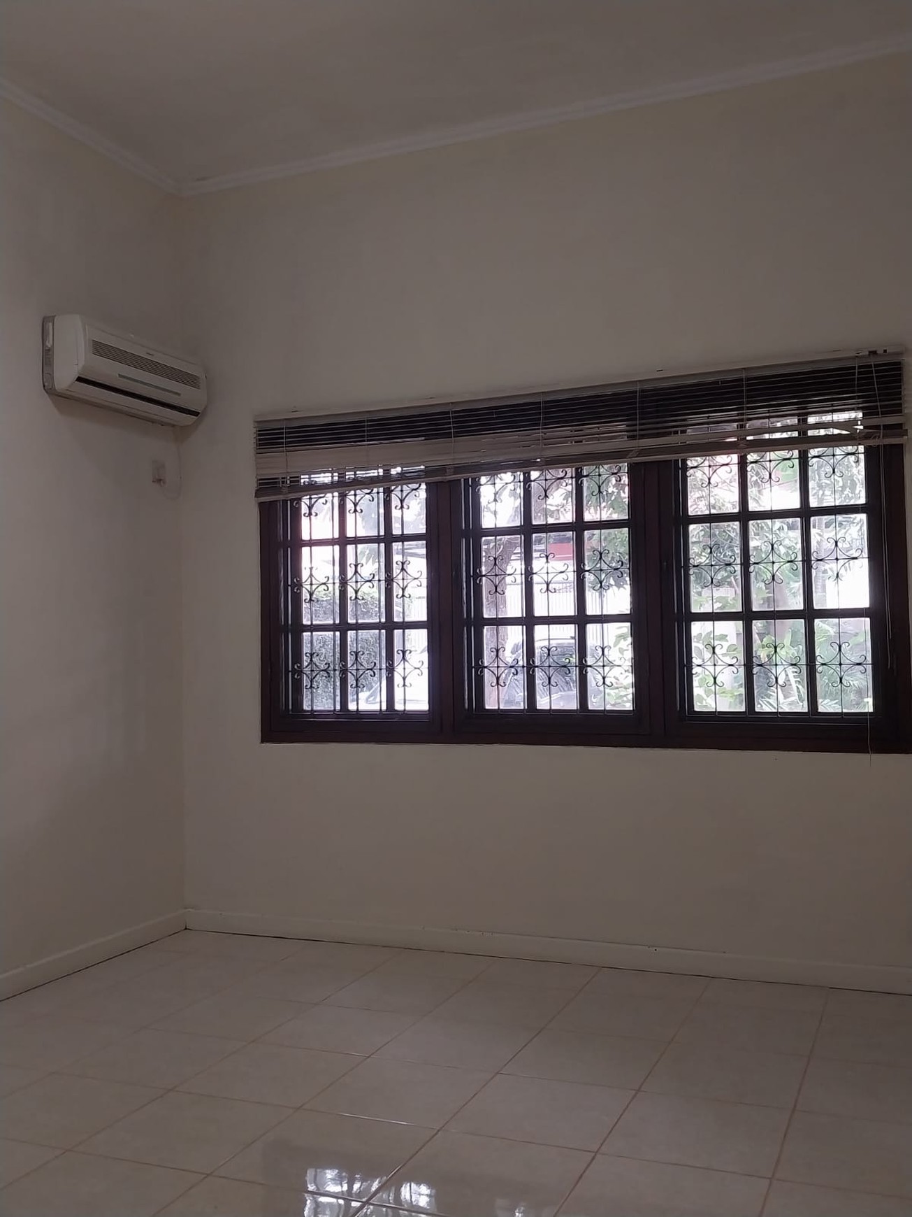 Dijual Rumah Unik Siap Huni di Cilandak Barat