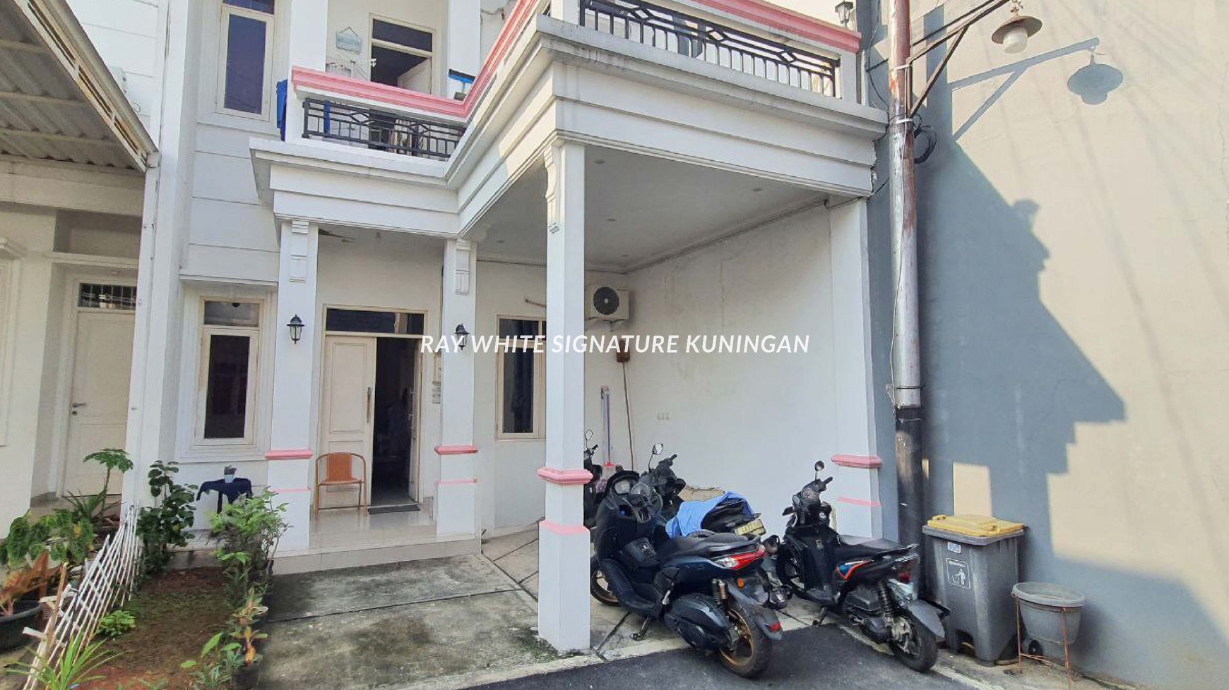 Rumah Town House di D'Phasa Residence Duren Sawit
