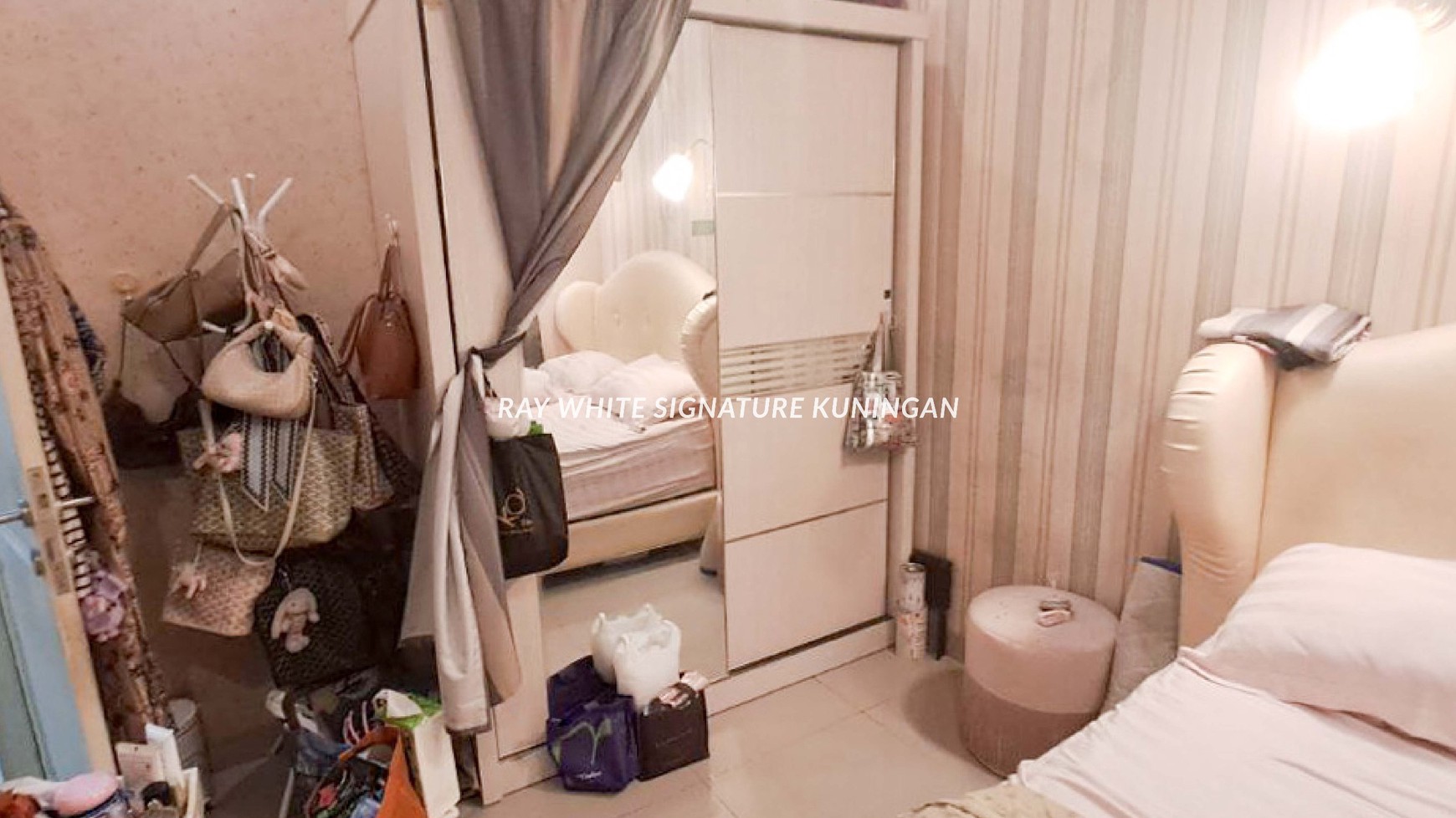 Rumah Town House di D'Phasa Residence Duren Sawit