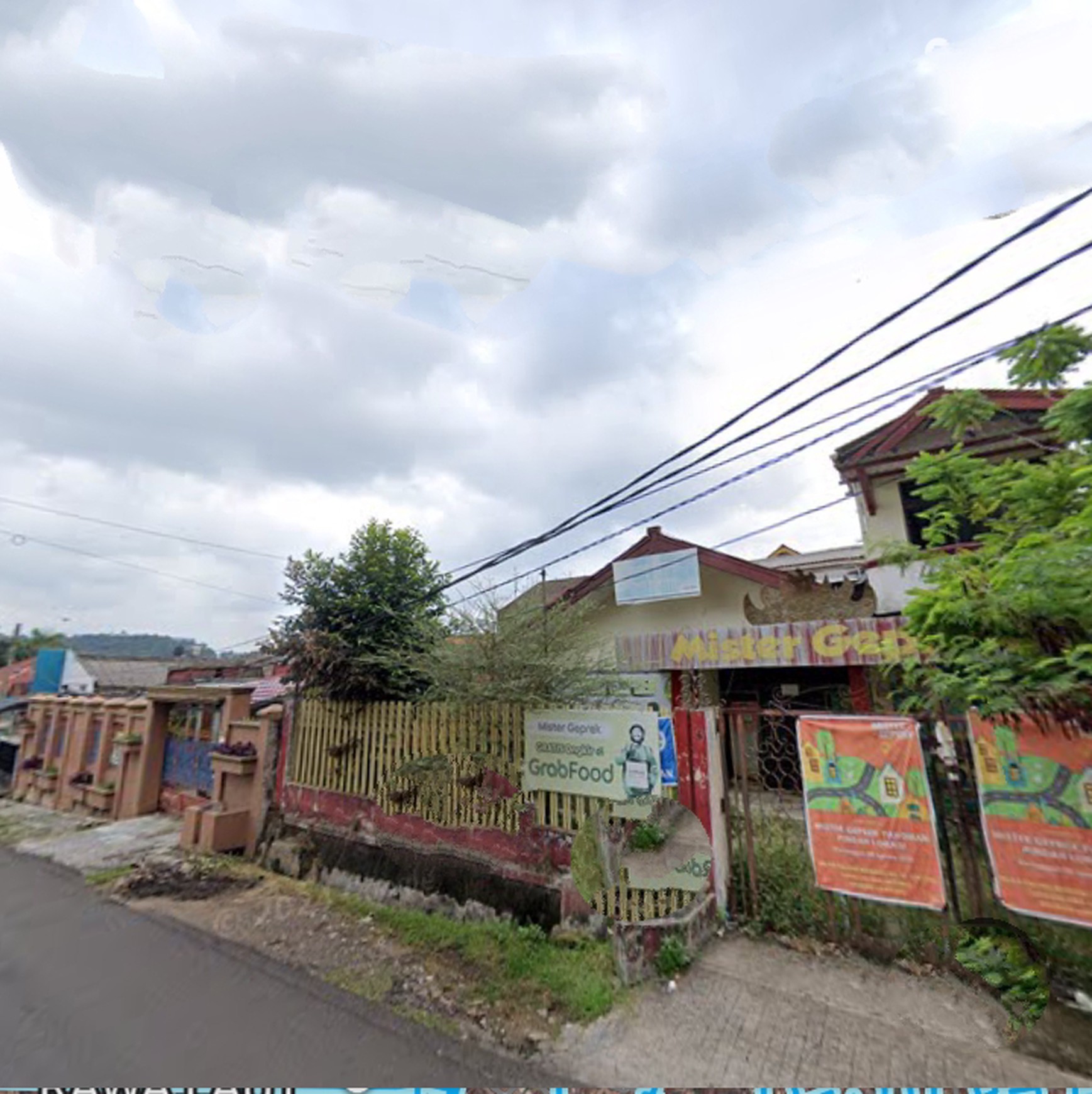Tanah bonus rumah tua dijalan Way Pengubuan Pahoman Enggal Tanjung Karang Pusat, Bandar Lampung (Lampung)