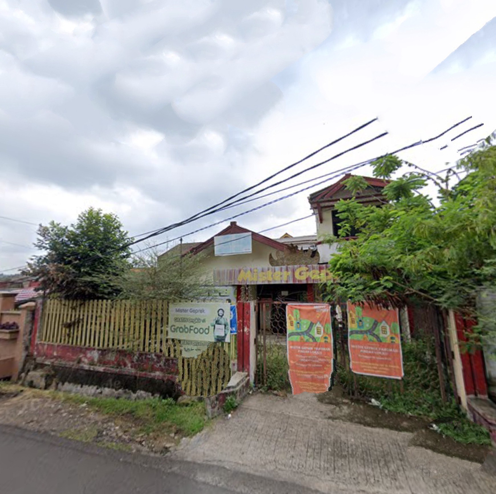 Tanah bonus rumah tua dijalan Way Pengubuan Pahoman Enggal Tanjung Karang Pusat, Bandar Lampung (Lampung)