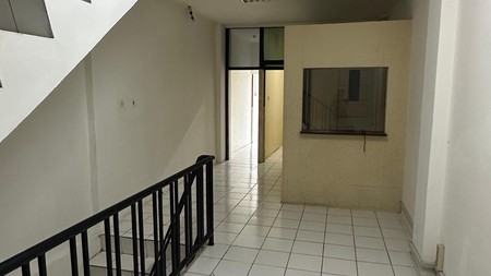 Disewa Ruko  dipinggir Jalan Besar di Menteng  Jakarta Pusat