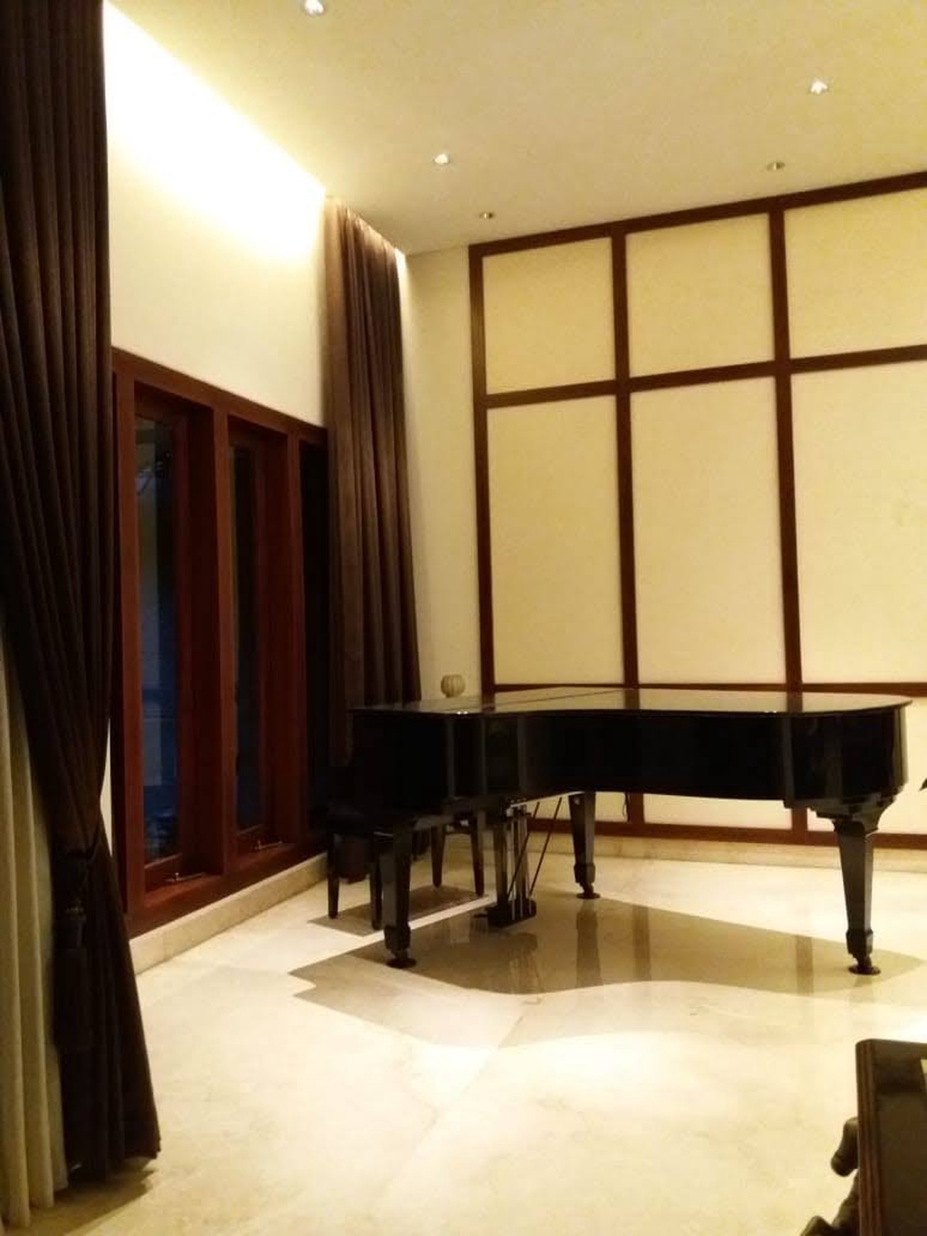 Dijual Rumah Premium  2LT  Jl. Gaharu, Cilandak Barat 