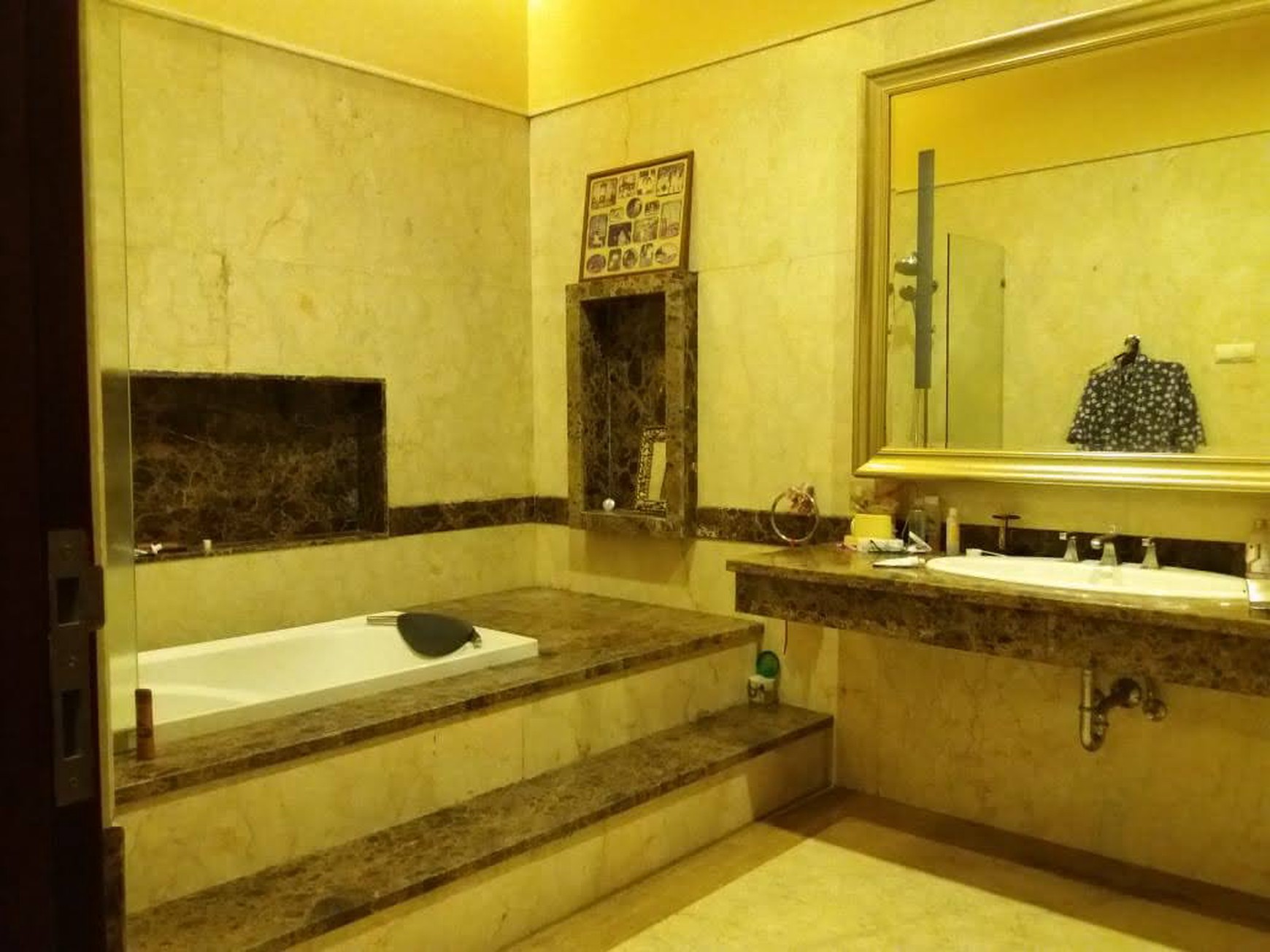 Dijual Rumah Premium  2LT  Jl. Gaharu, Cilandak Barat 