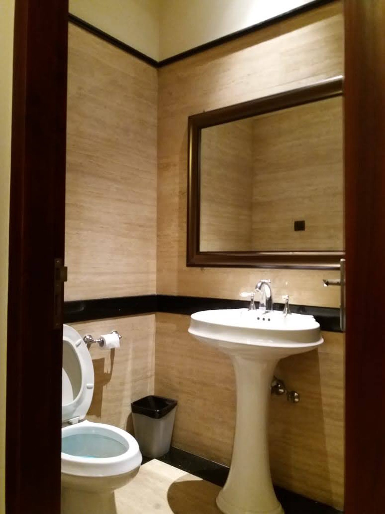 Dijual Rumah Premium  2LT  Jl. Gaharu, Cilandak Barat 