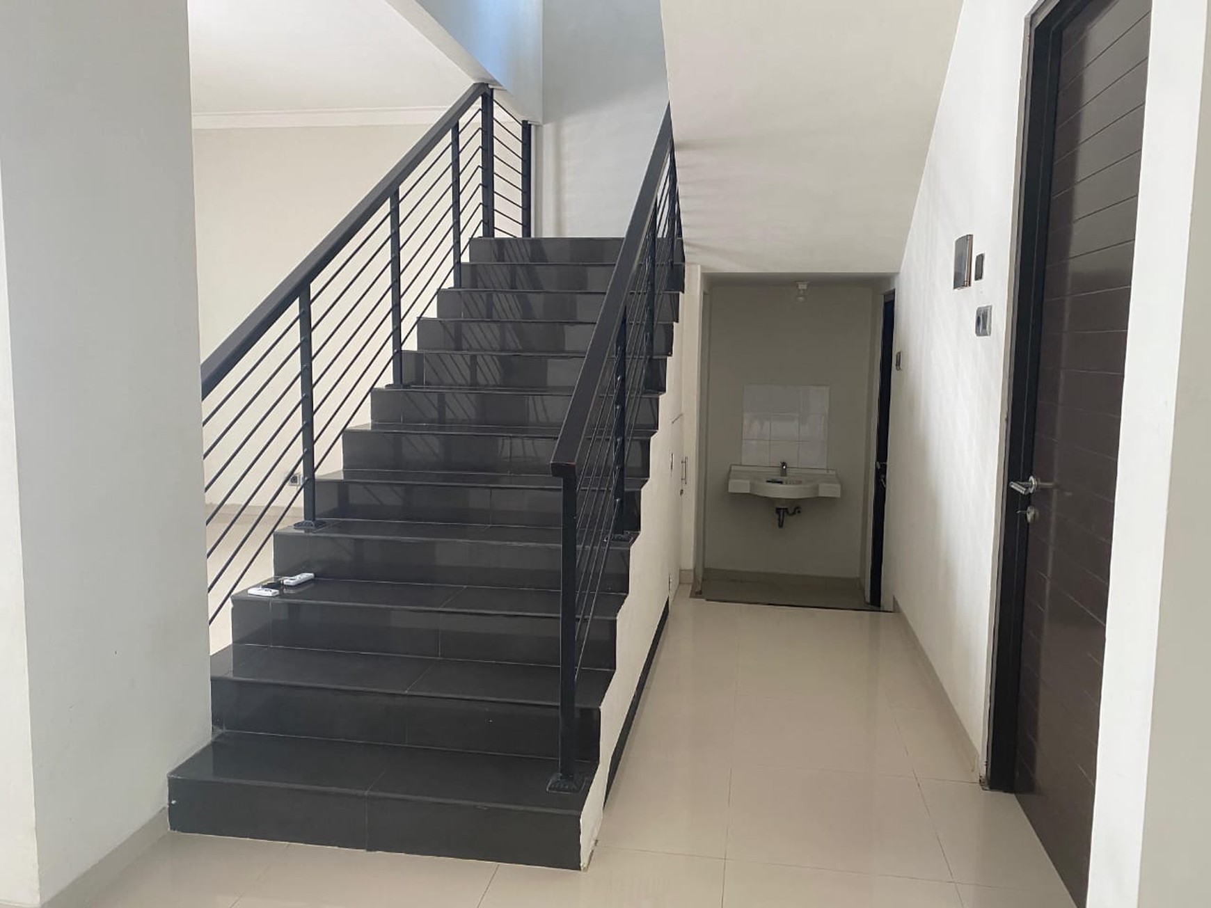 Disewakan Rumah Minimalis Siap Huni Prambanan Residence Wiyung Surabaya