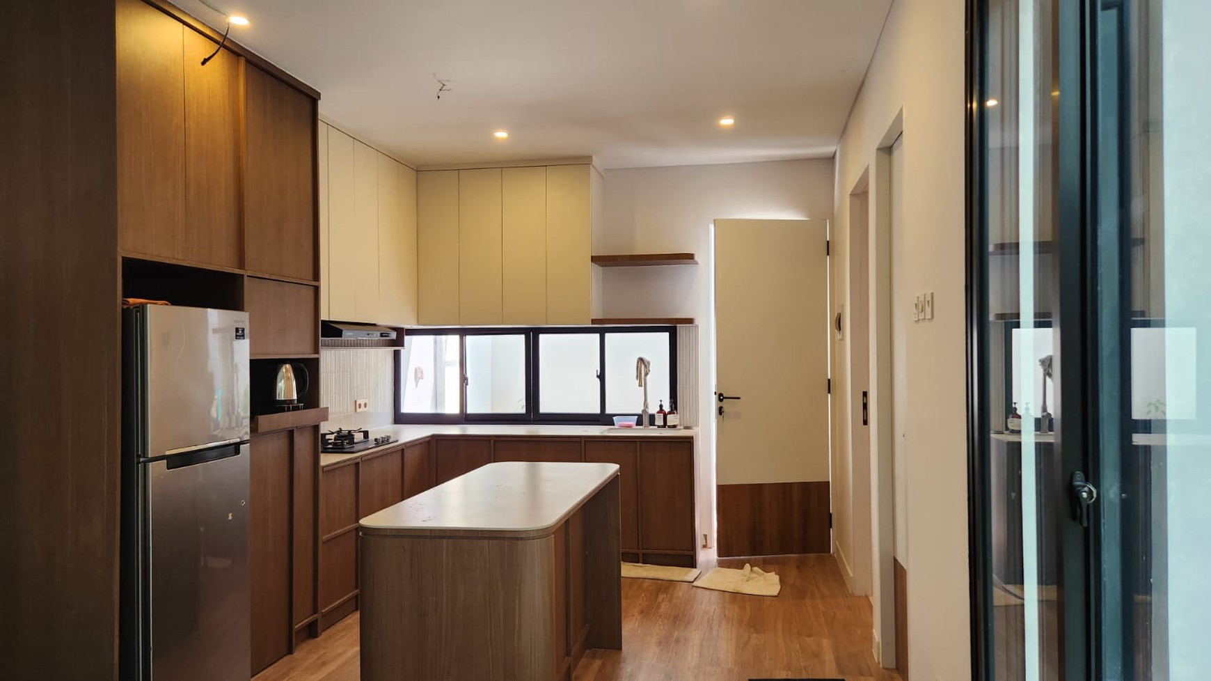 Rumah Modern 2 Lantai Disewakan Akses Jalan 2 Mobil di Cikoko Pancoran Jaksel