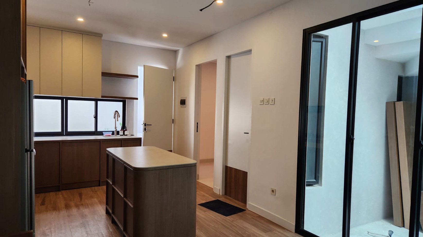 Rumah Modern 2 Lantai Disewakan Akses Jalan 2 Mobil di Cikoko Pancoran Jaksel