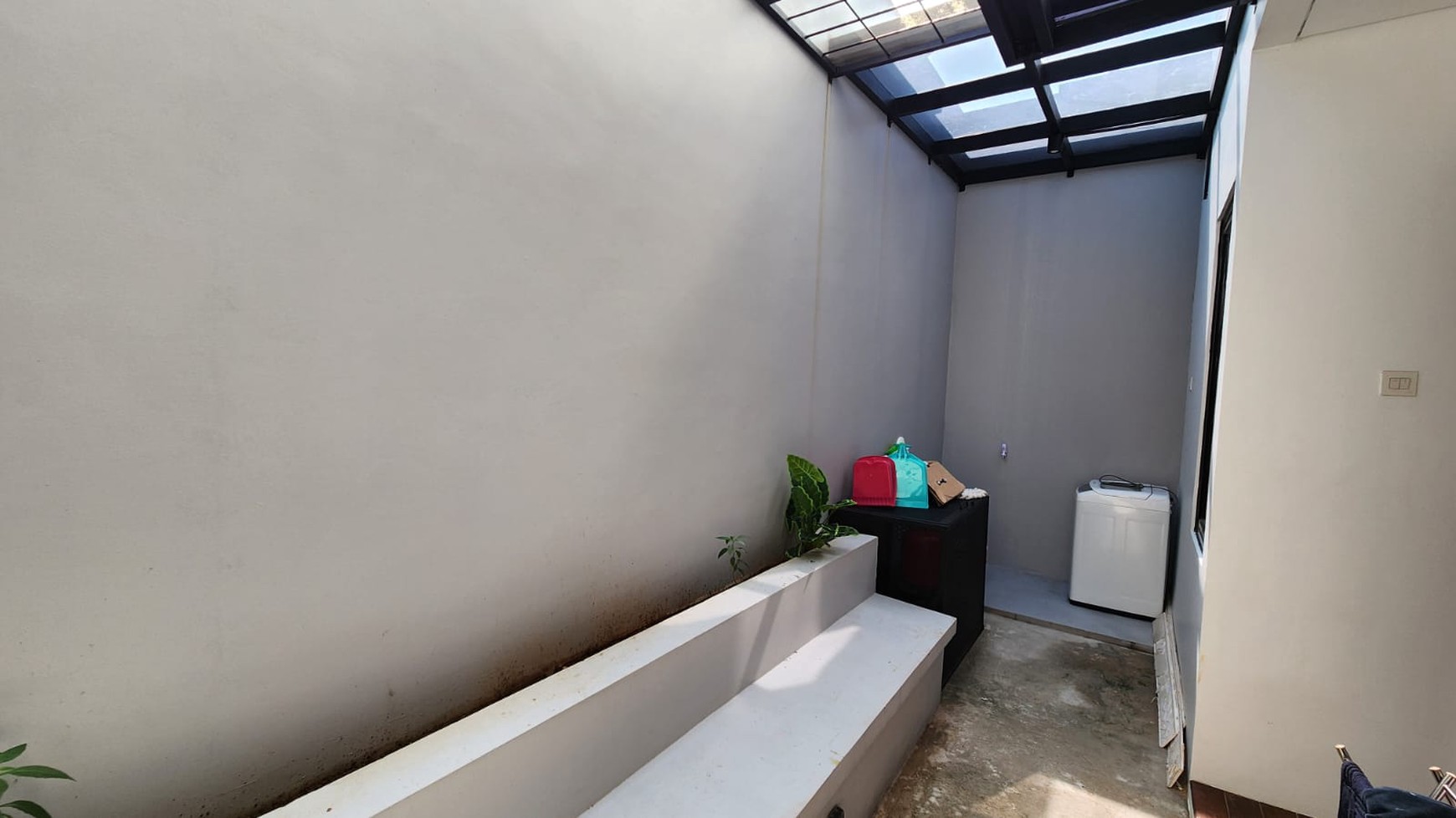 Rumah Modern 2 Lantai Disewakan Akses Jalan 2 Mobil di Cikoko Pancoran Jaksel