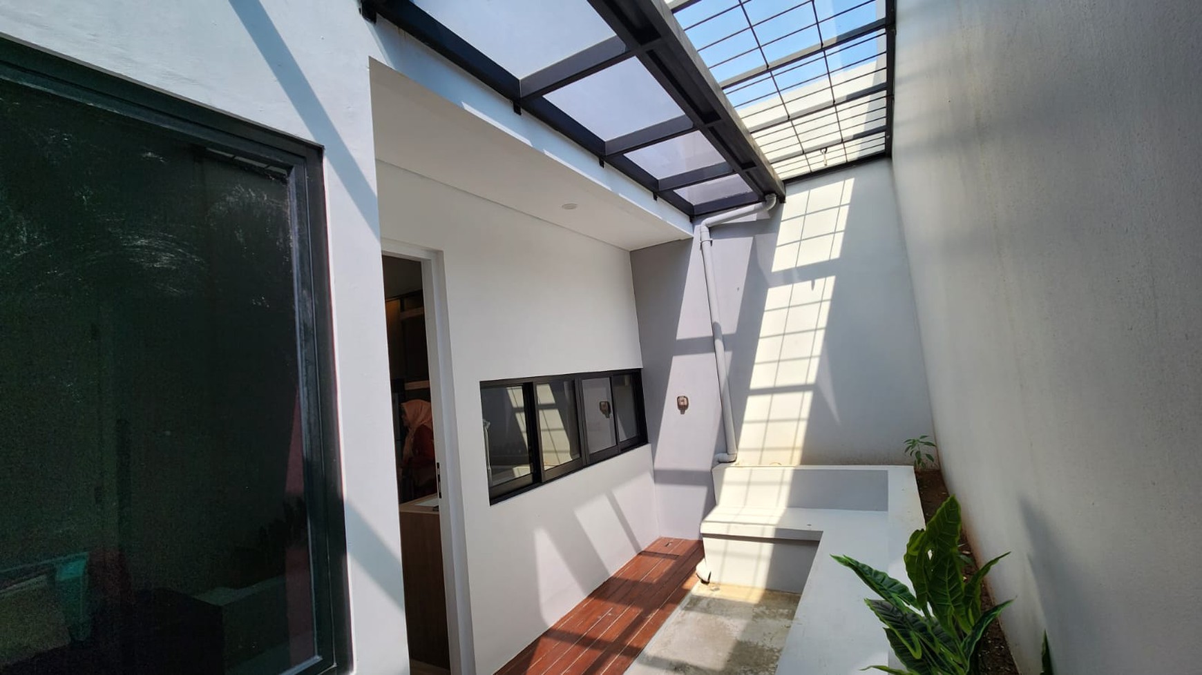 Rumah Modern 2 Lantai Disewakan Akses Jalan 2 Mobil di Cikoko Pancoran Jaksel